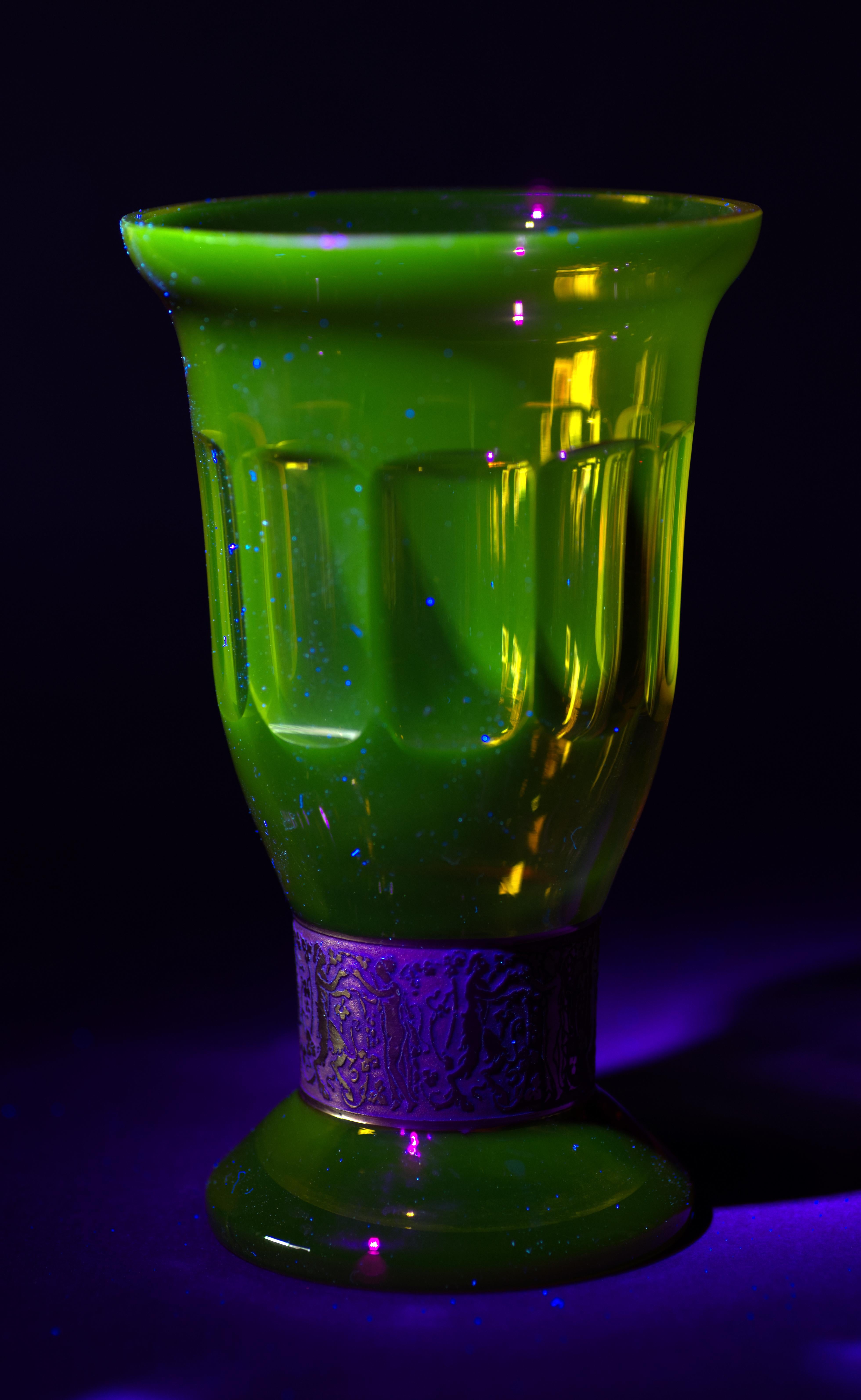 Moser Fipop Vase in Topaz Glass with Gold Decor, Glows in UV, 1920s For Sale 3