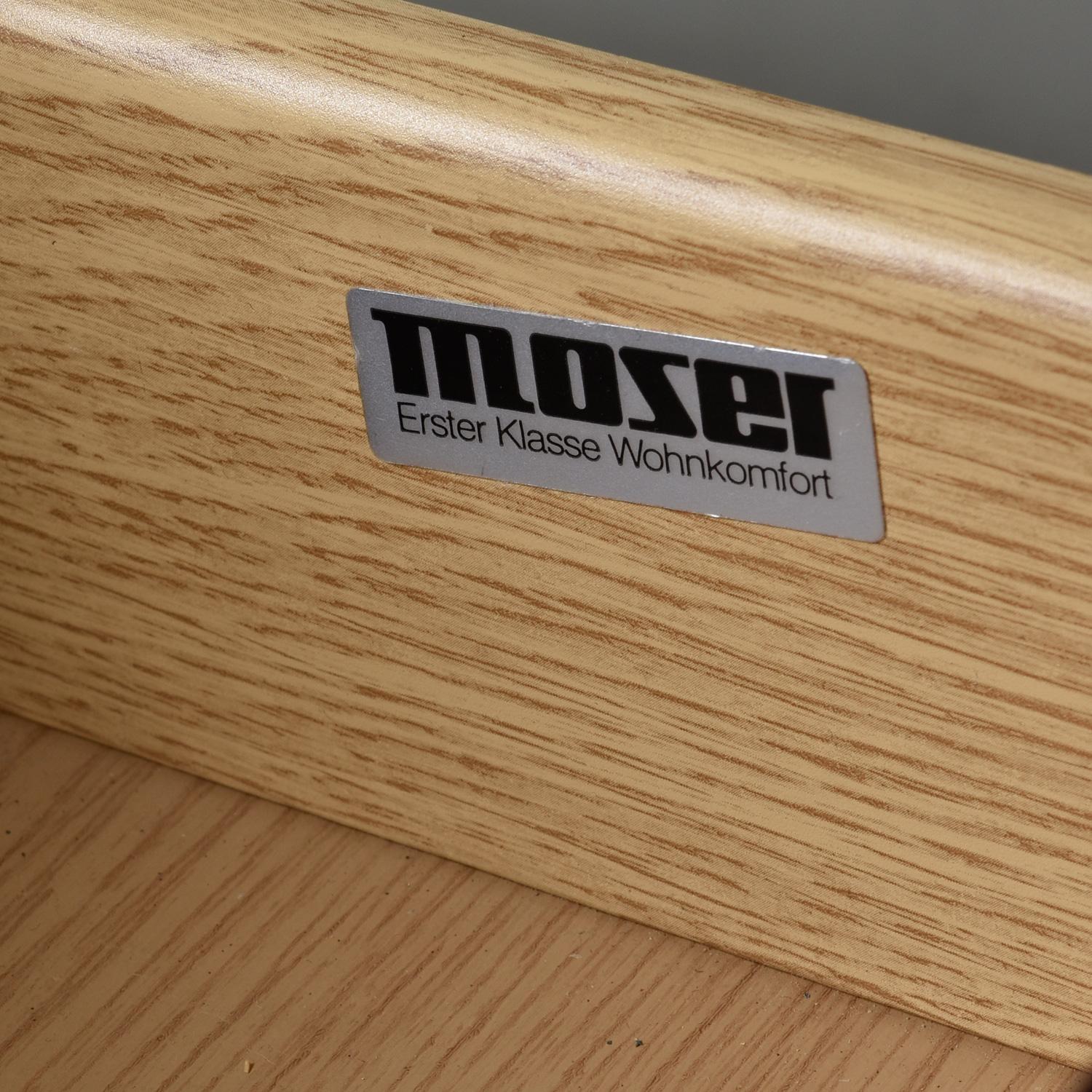 Europäische Moderne Palisander Nachttische im Angebot 1
