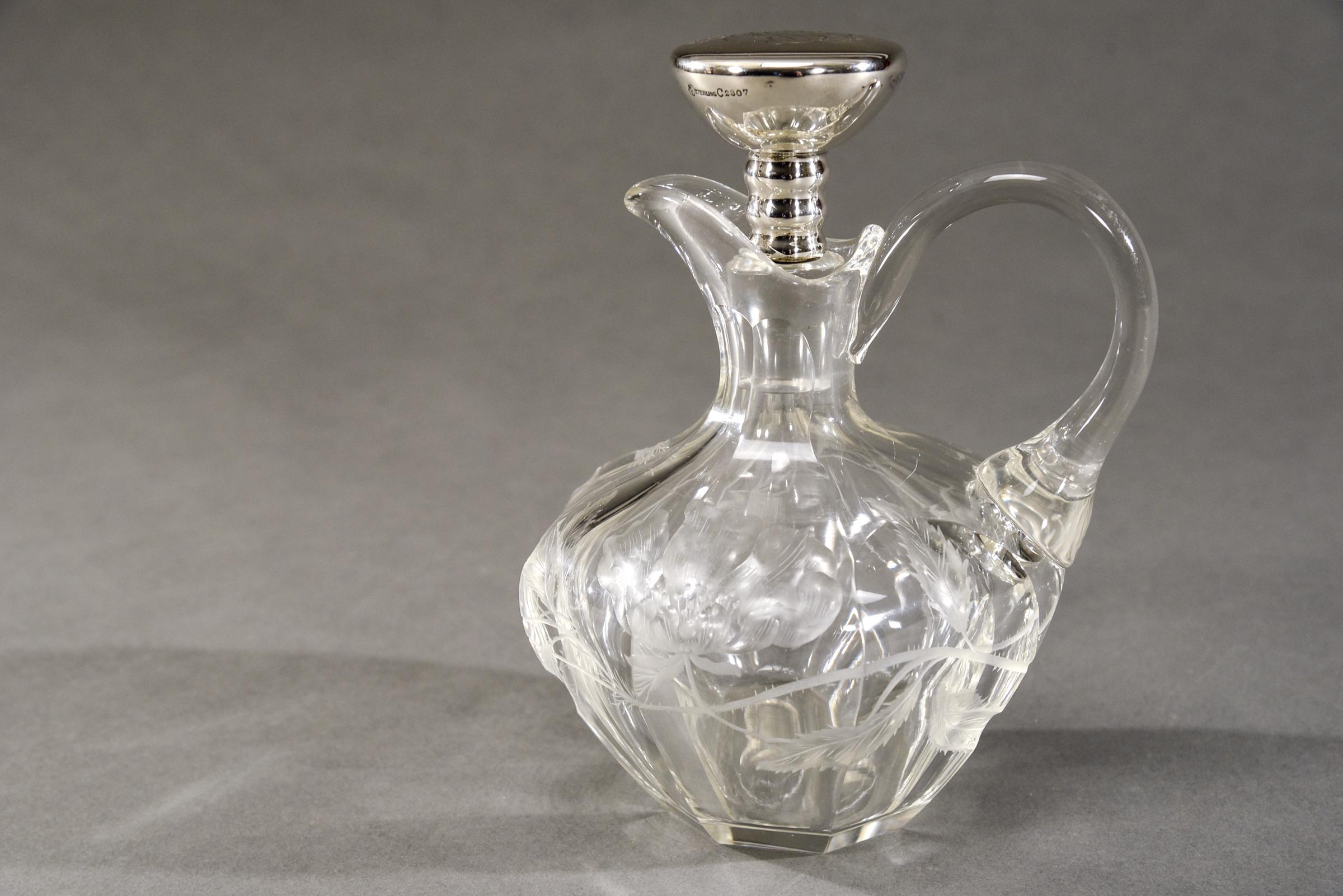 Inciso Moser, decanter in cristallo soffiato a mano con papavero e tappo in argento, con tappo in argento. in vendita