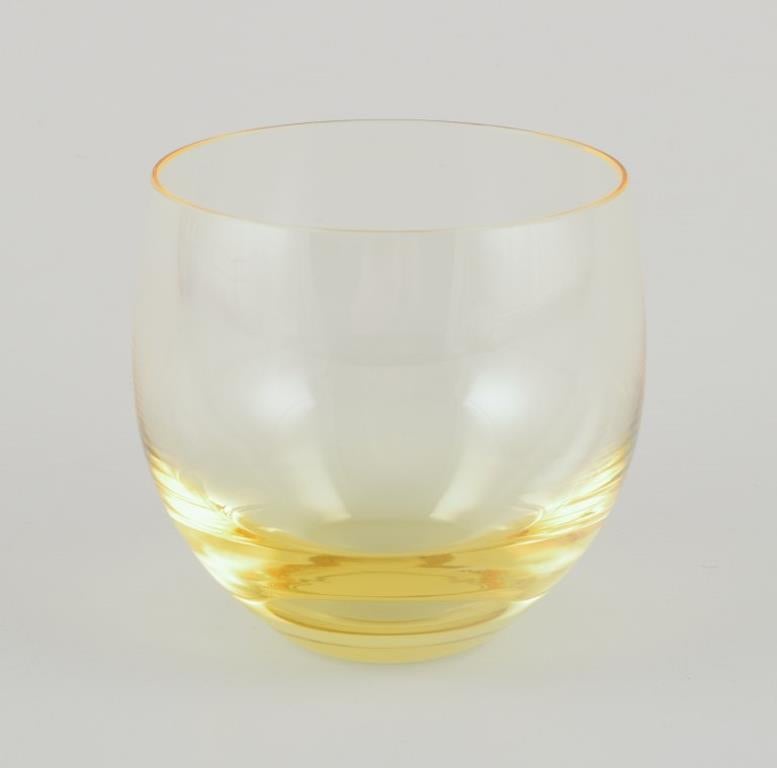 Milieu du XXe siècle Moser, Karlsbad, République tchèque Ensemble de cinq verres à eau colorés. en vente