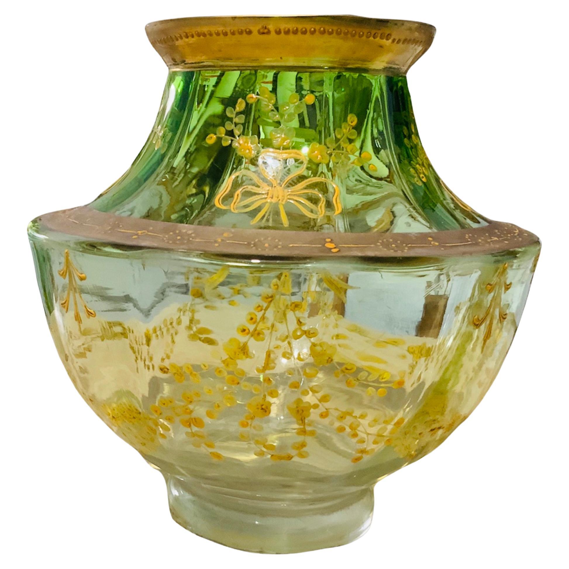 arrangere infrastruktur pebermynte Moser Light Green Gilt Glass Centerpiece Vase For Sale at 1stDibs