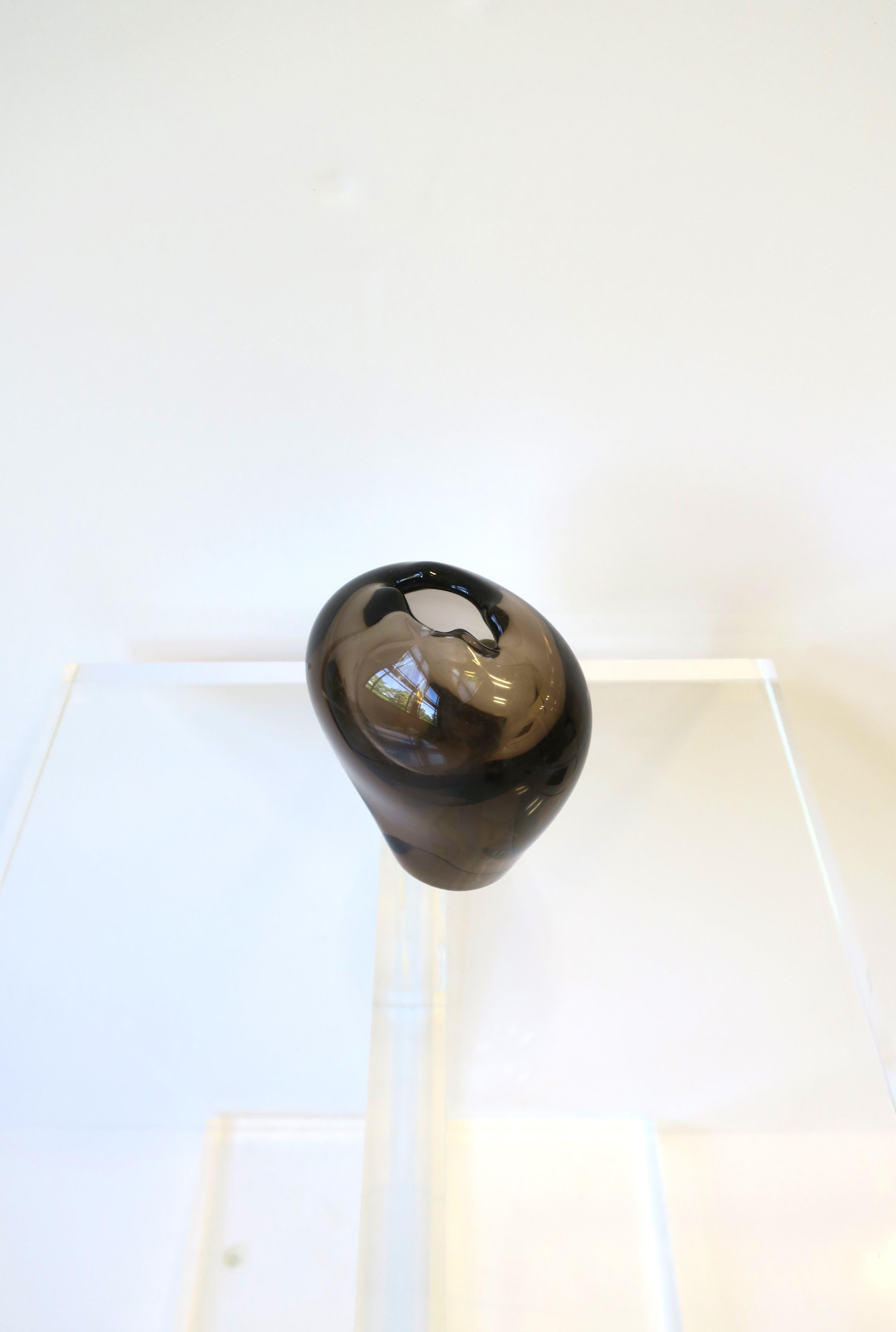 Vase aus organischem Rauchglas im Moser-Stil, Tschechisch im Zustand „Gut“ im Angebot in New York, NY