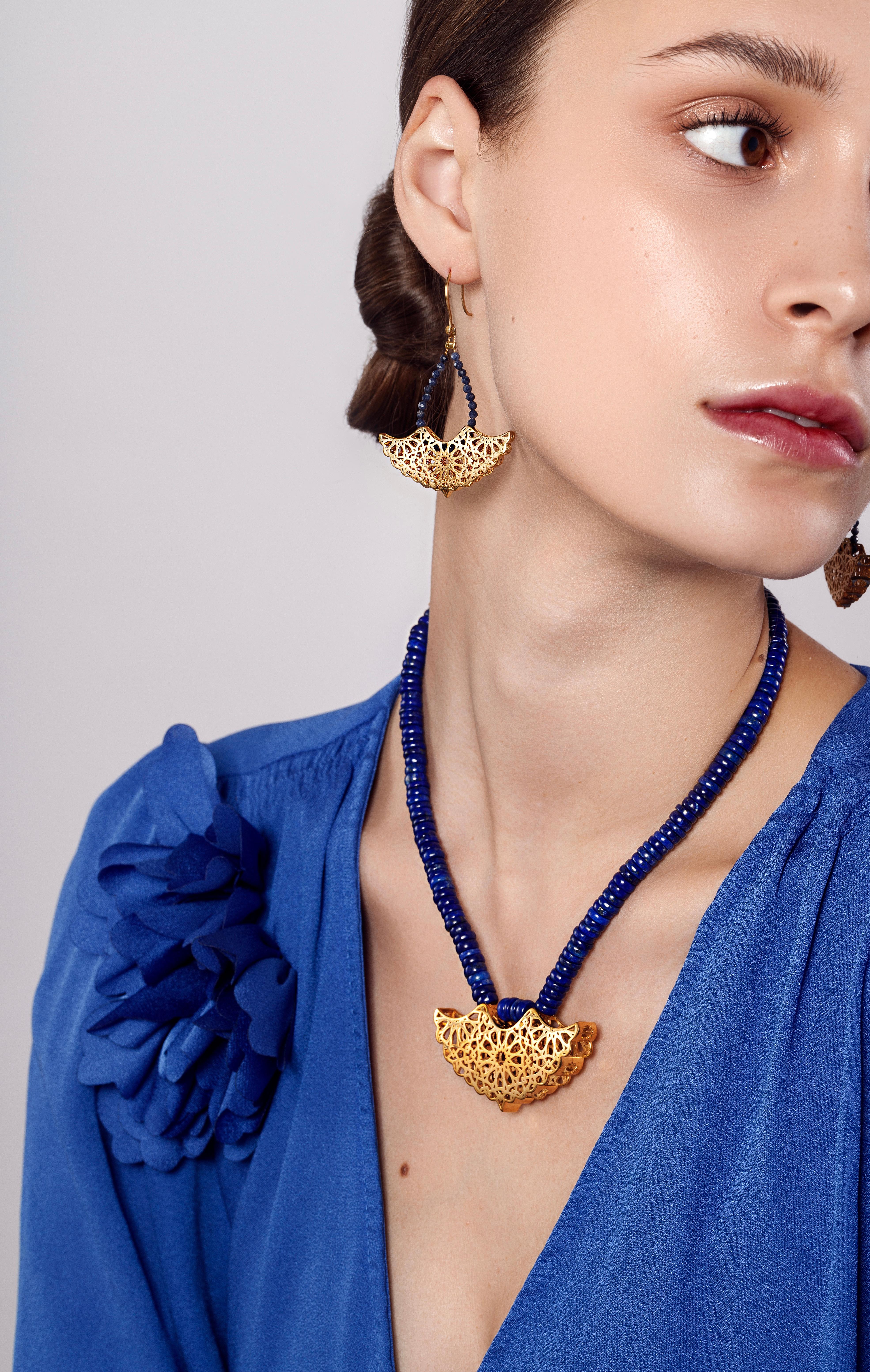 Moshabak-Halskette aus 18 Karat Gelbgold und natürlichem Lapislazuli (Zeitgenössisch) im Angebot