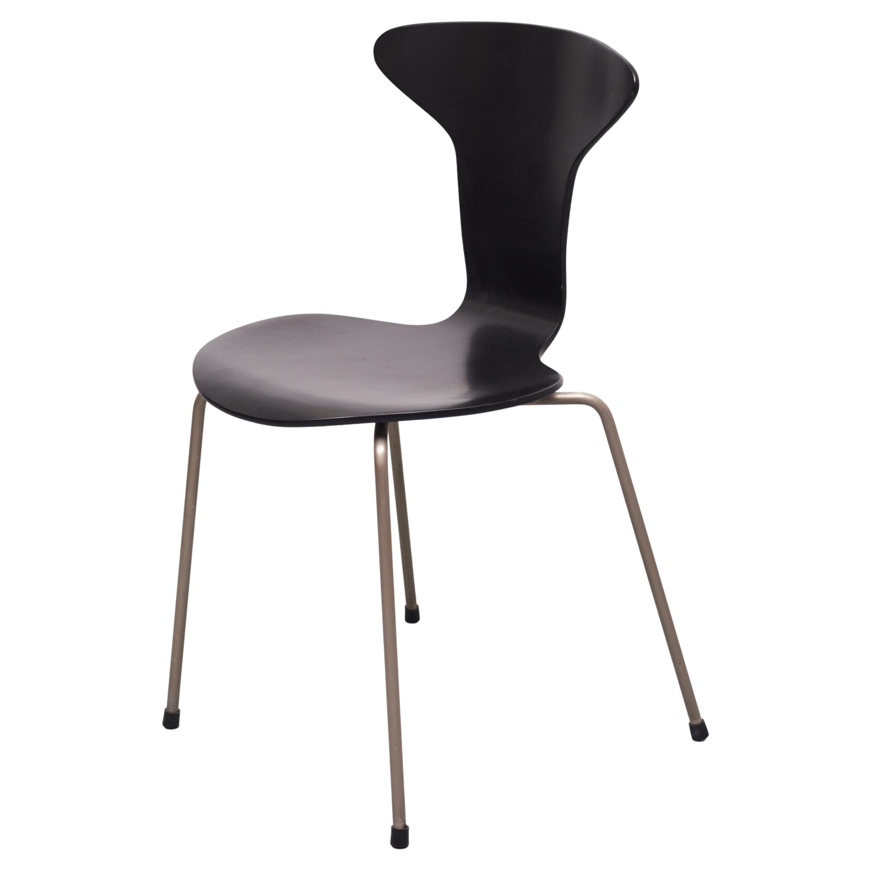 These very first model 3105 chairs were designed in 1955 by Arne Jacobsen for Fritz Hansen. They are also known as the Mosquito or Munkegaard chair, a true classic of Danish design. This chair is vintage but in good condition, with no sign of