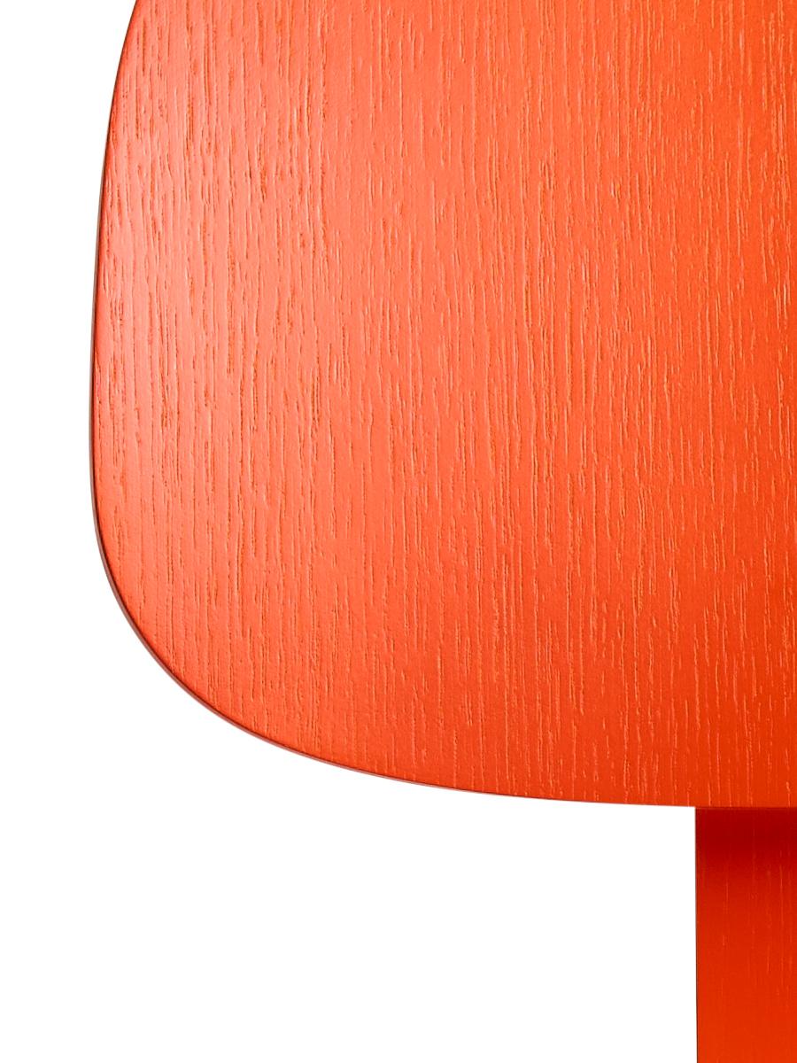 Der Stuhl Mosquito, benannt nach seiner flügelartigen Sitzfläche, ist ein echter Blickfang, ein elegantes Stück mit einem Hauch von Poesie. Dieses innovative Design erwies sich als zu anspruchsvoll für die Fertigungsmethoden der 1950er Jahre. Doch