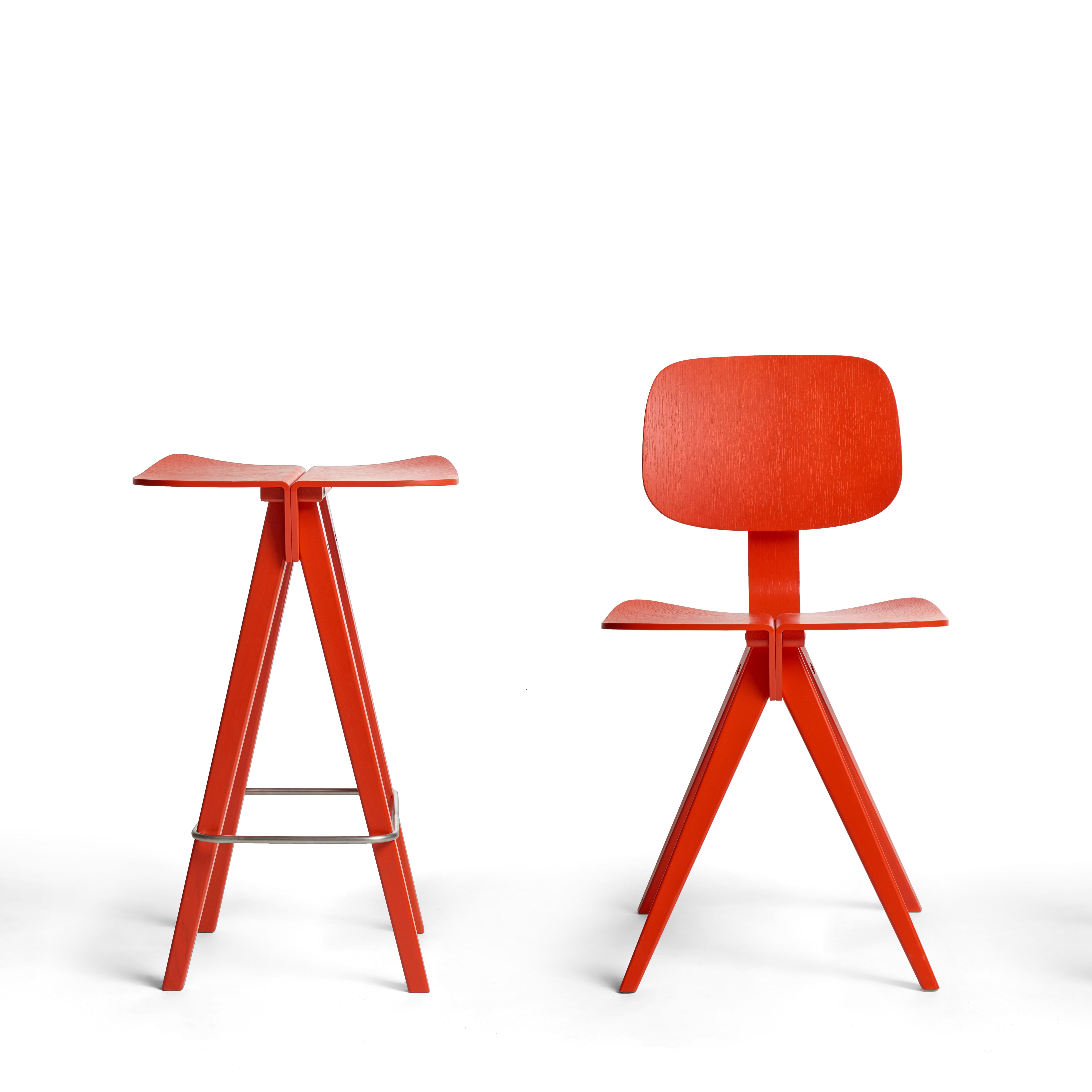 Mosquito-Stuhl aus roter Eiche in Vermillion, Holzrahmen + Sperrholz, Mid-Century Modern im Angebot 1