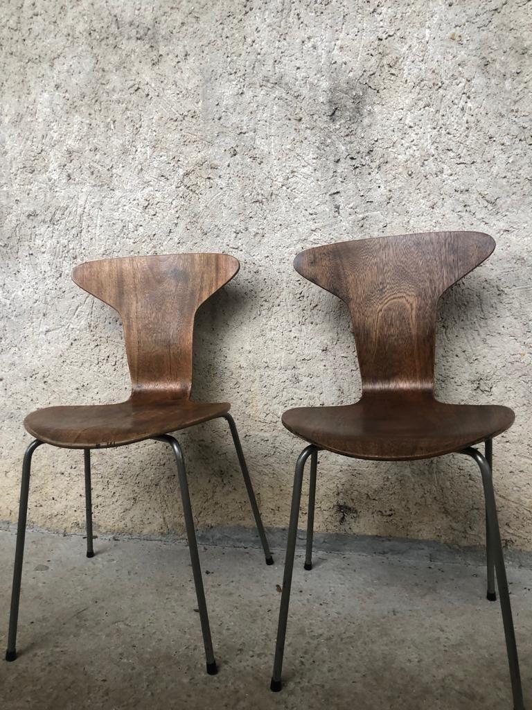 An original pair of Mosquito chairs by Arne Jacobsen for Fritz Hansen.
