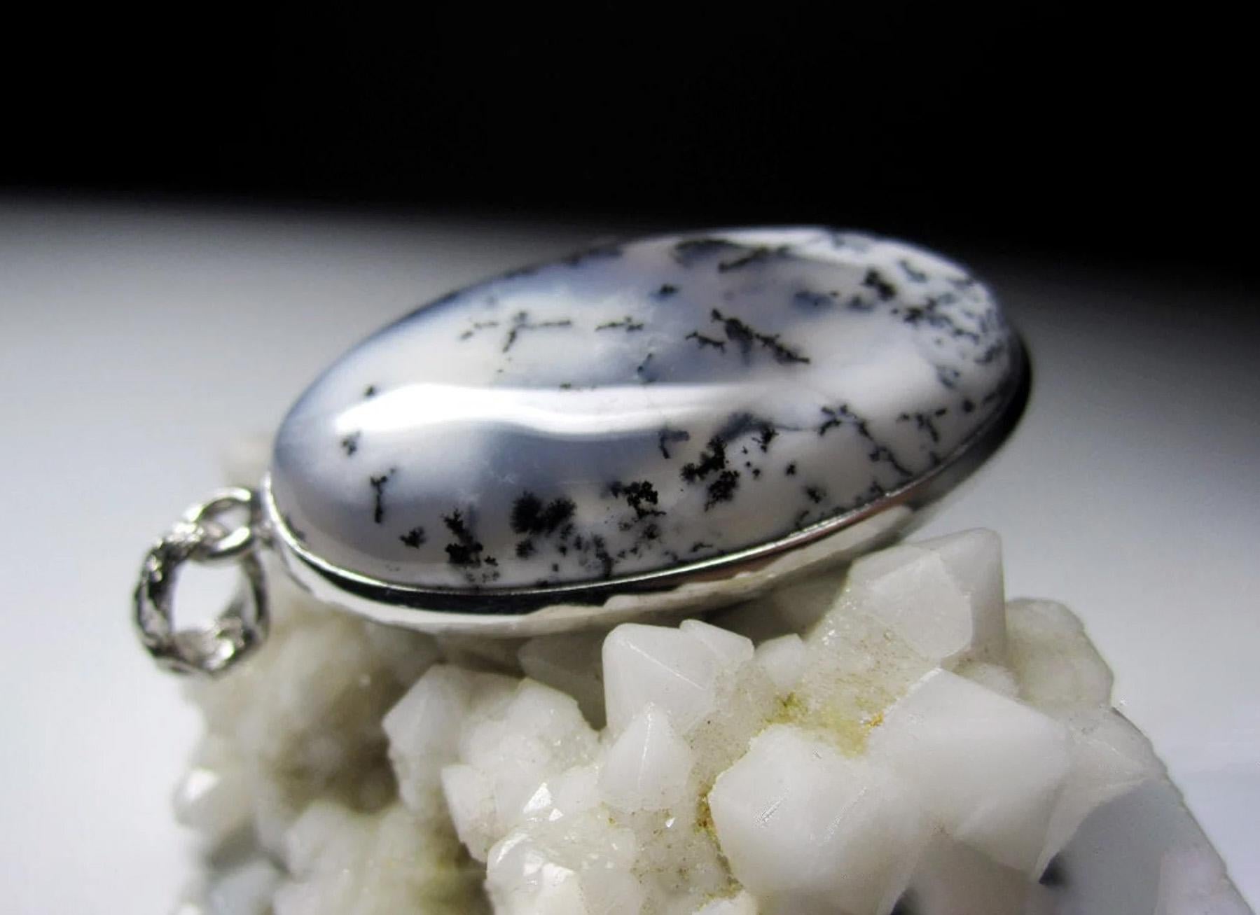 Silver pendant with natural moss Agate 
gemstone origin - Brazil
gem size is 0.24 х 0.79 х 1.46 in / 6 х 20 х 37 mm
pendant  weight - 12.11 grams
pendant length - 2.01 in / 51 mm