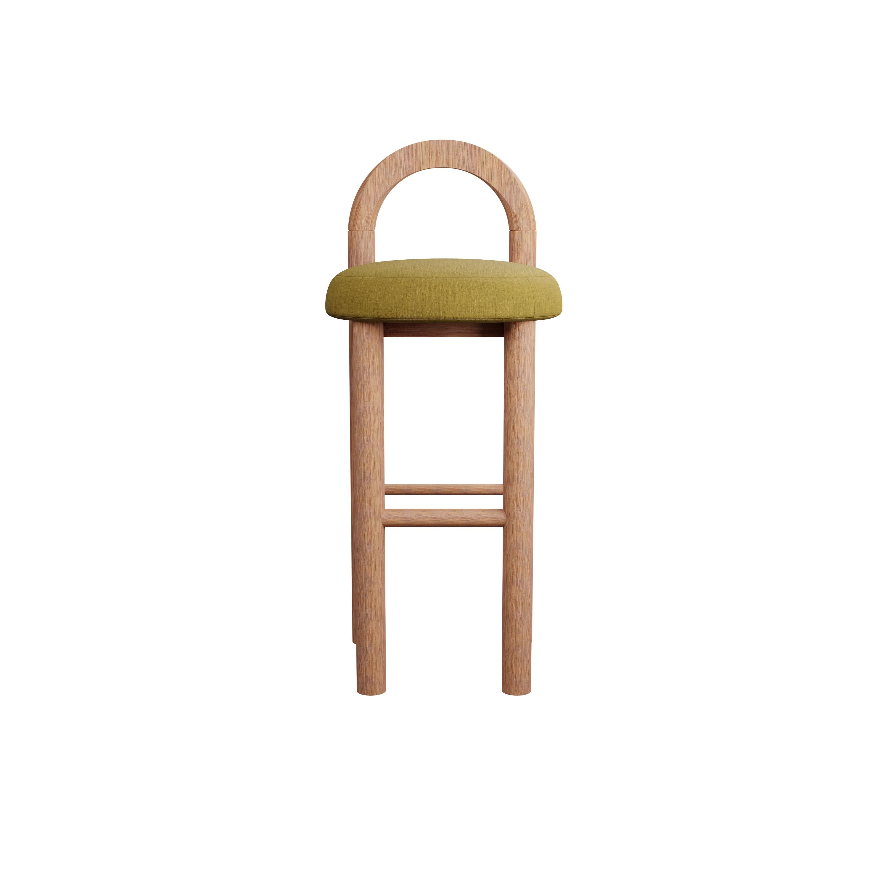 Voici notre ligne Moss, au design intemporel et au cadre en bois robuste. Fabriquées en bois de haute qualité, ces chaises sont conçues pour durer et offrent à la fois confort et style. Disponibles dans une variété de finitions et d'options de