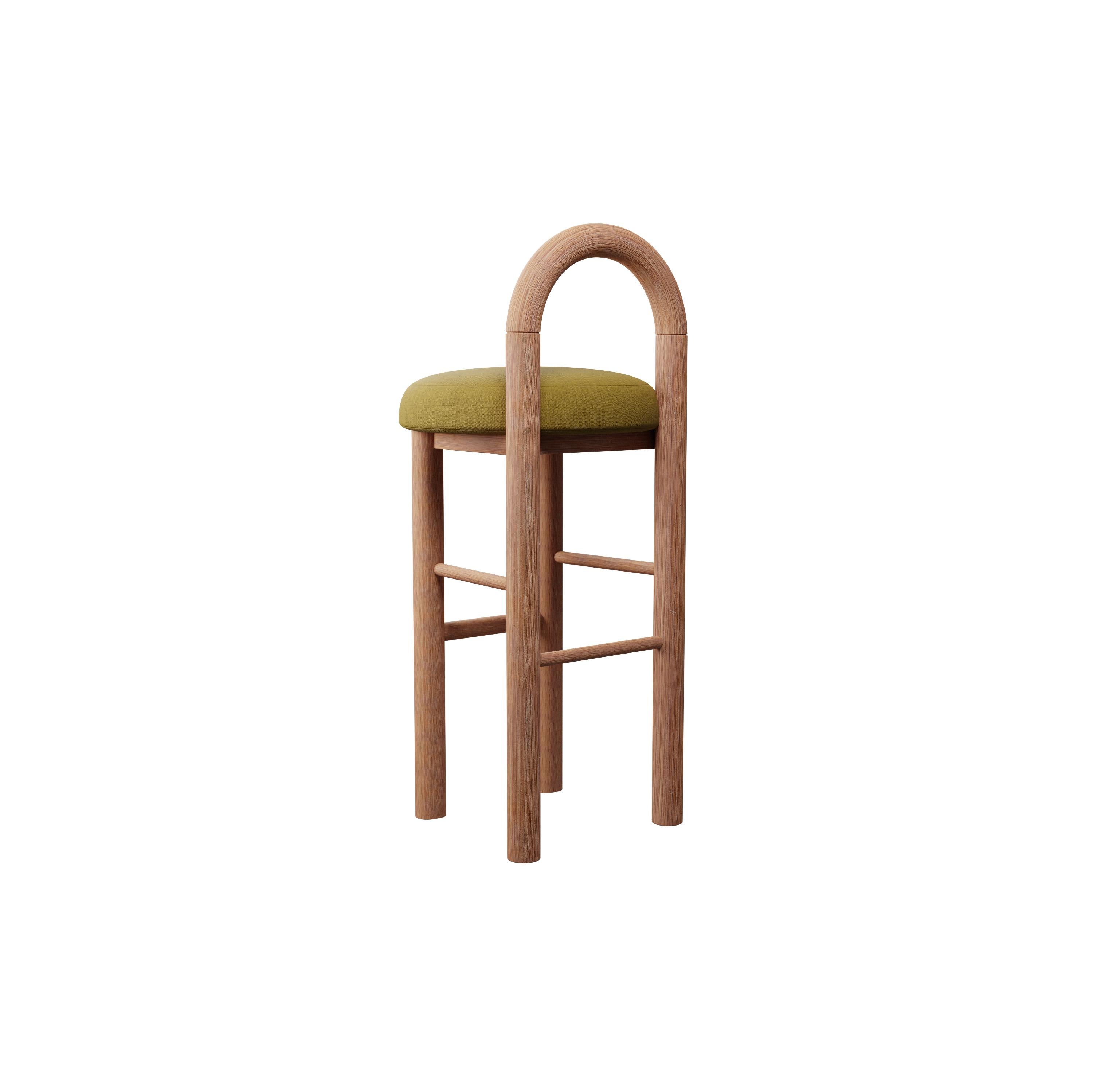 Moderne Tabouret de bar Moss en tissu tissé jaune uni fabriqué à la main par Murmurio en vente