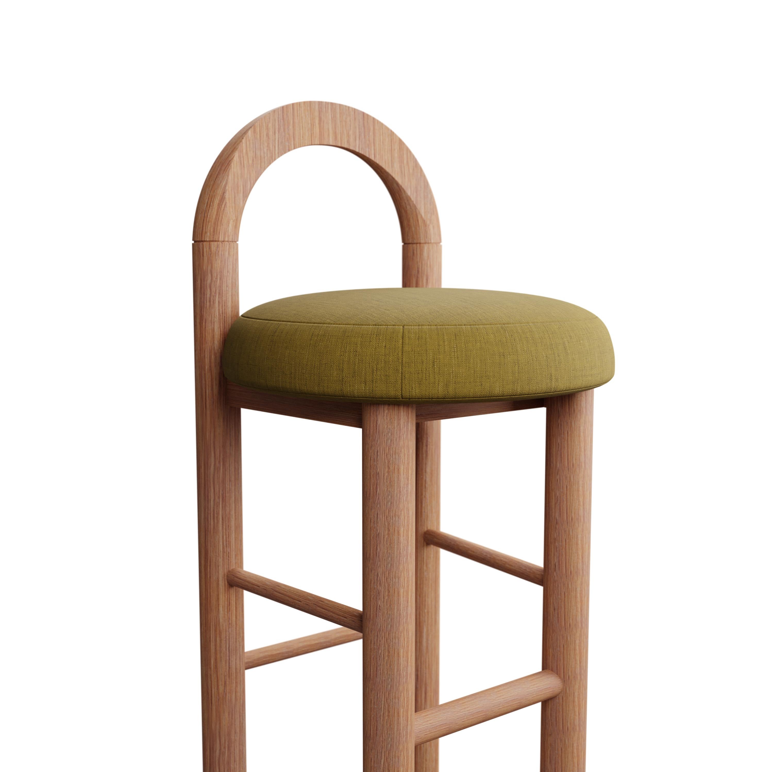 Portugais Tabouret de bar Moss en tissu tissé jaune uni fabriqué à la main par Murmurio en vente