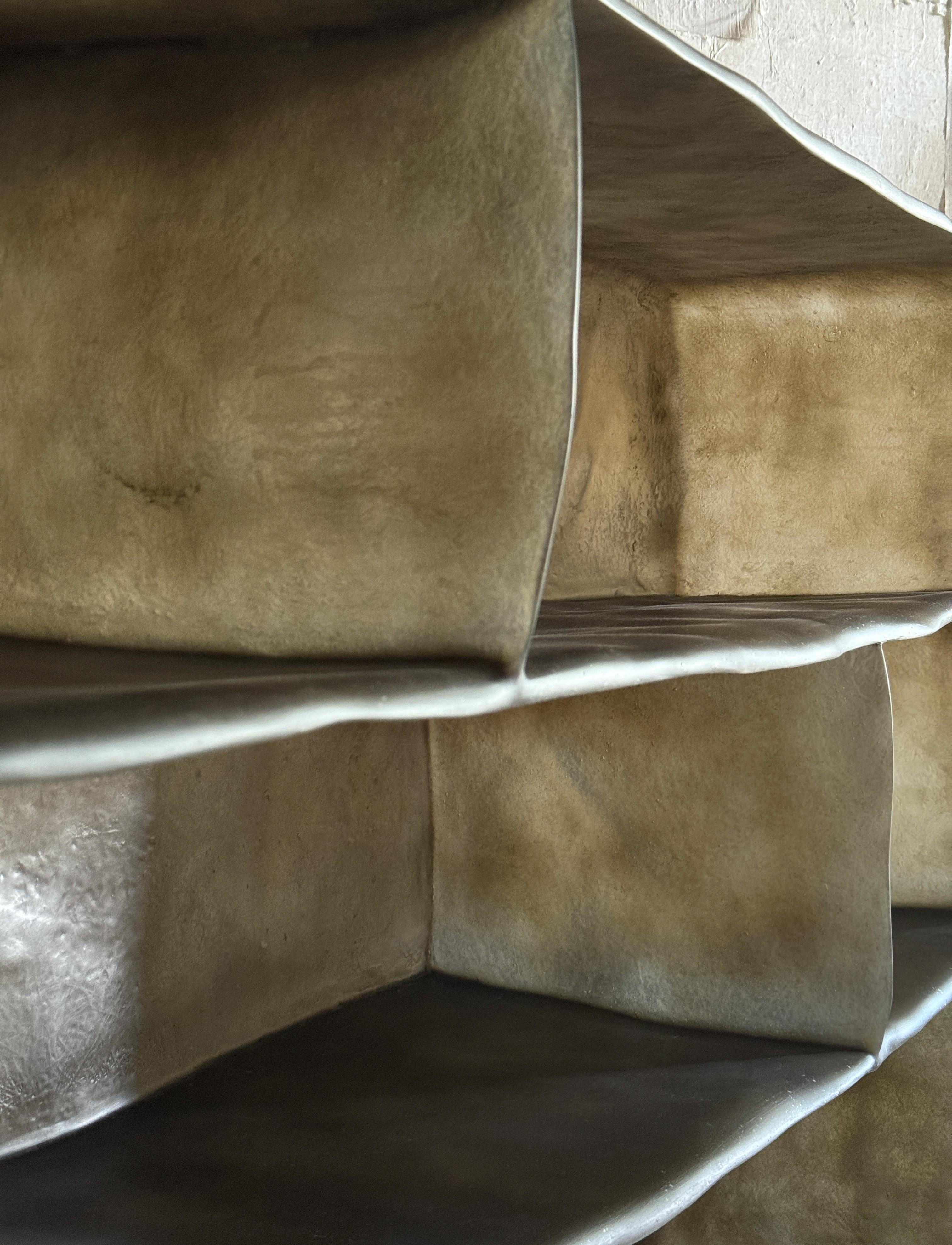 Armadio in fibra di vetro Moss Brown Formless di kar in vendita 1