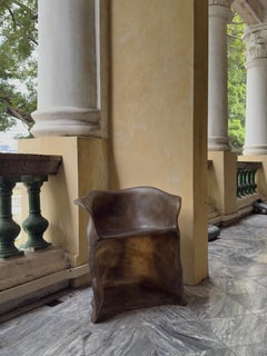 Chaise en fibre de verre Moss Brown Formless par kar