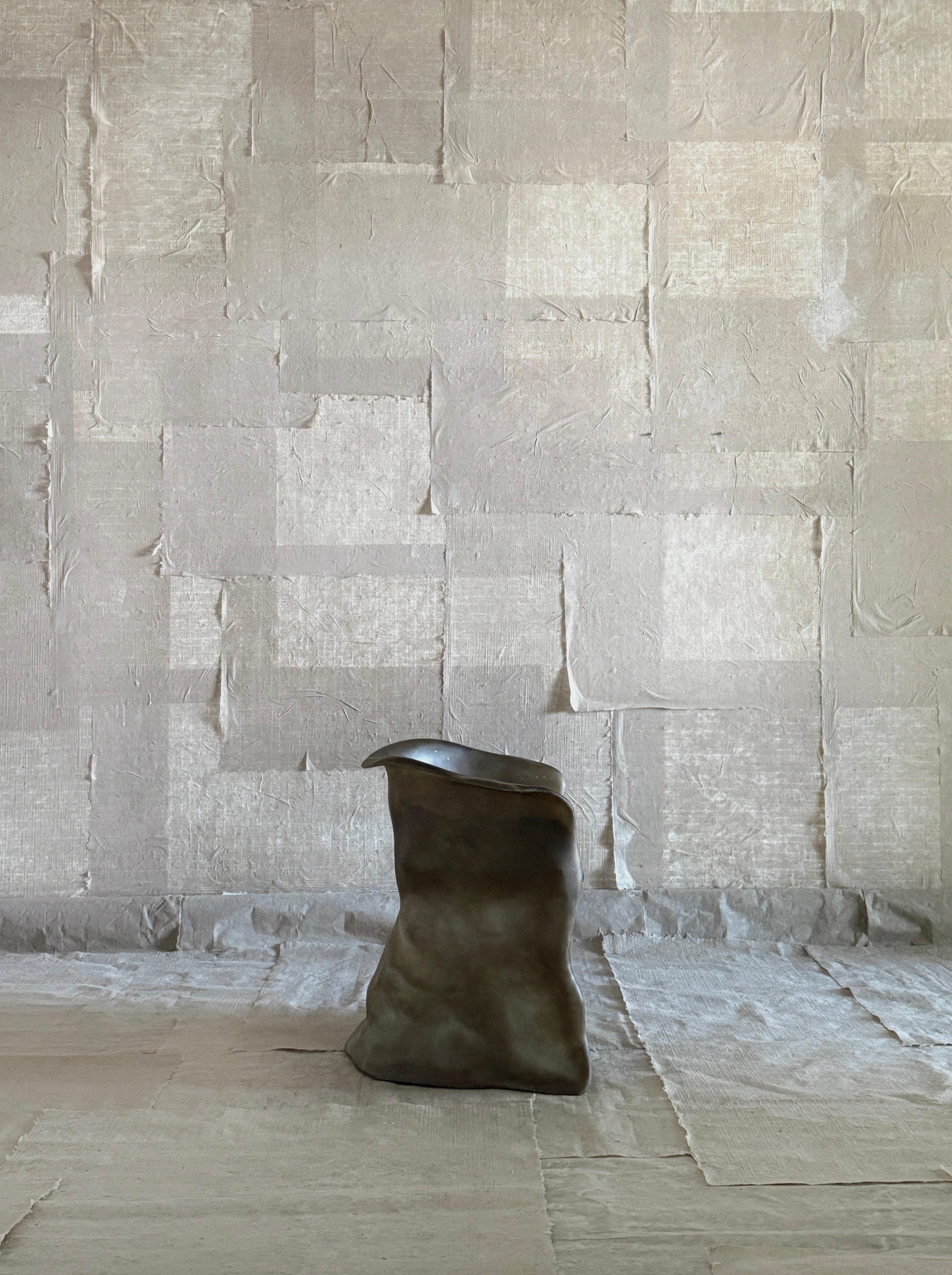 XXI secolo e contemporaneo Sedia in fibra di vetro Moss Brown Formless di kar in vendita