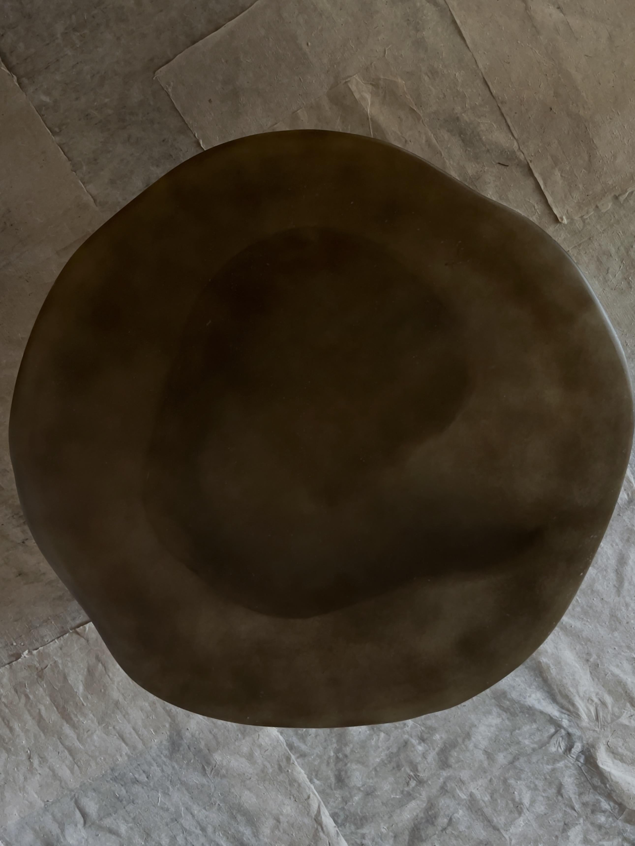 Fibre de verre Table basse en fibre de verre Moss Brown Formless par kar en vente