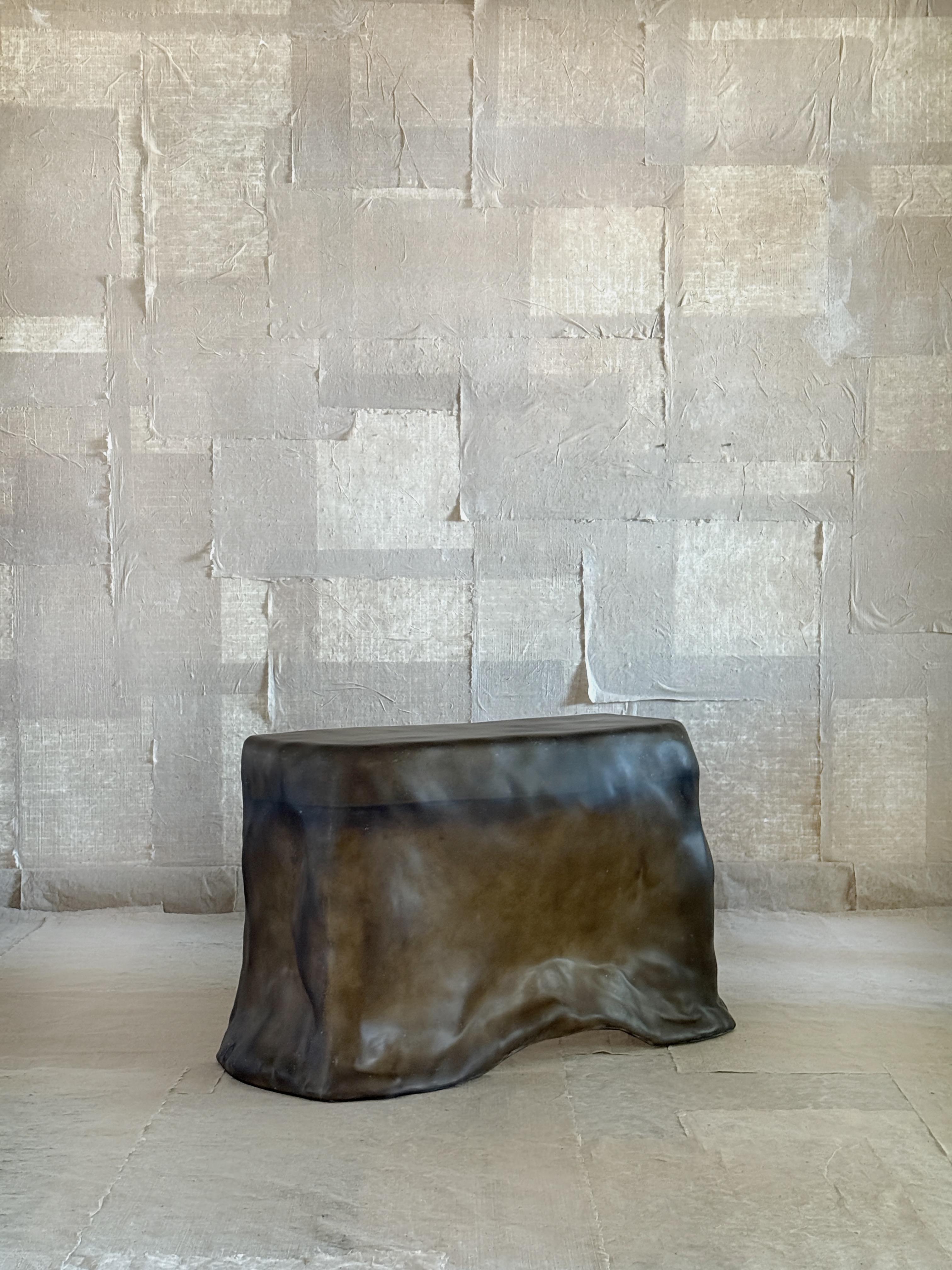 Moosbrauner formloser Schreibtisch aus Fiberglas von kar im Zustand „Neu“ im Angebot in Geneve, CH