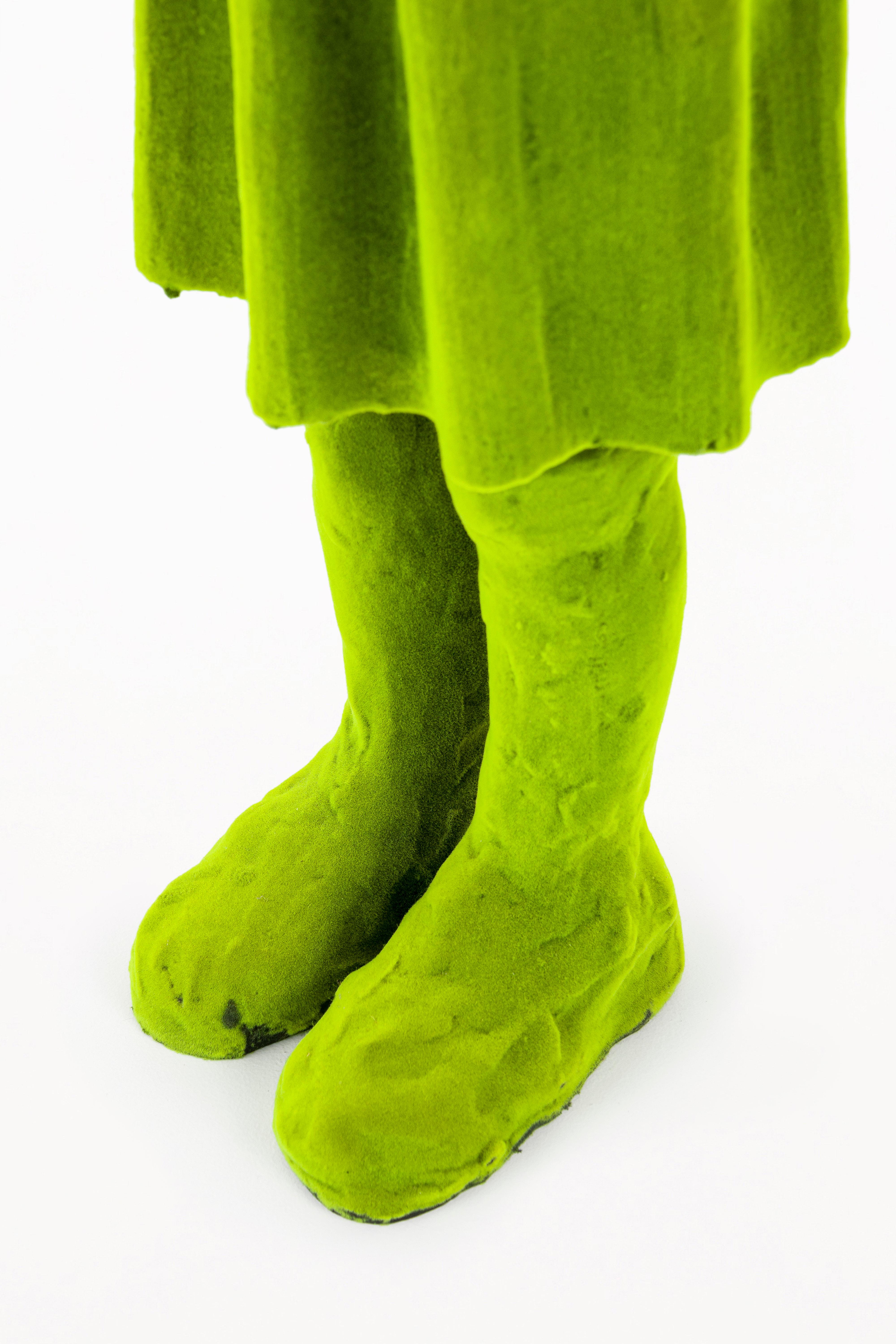 Escultura Chica de musgo de Kim Simonsson, hacia 2020, Finlandia en venta 3