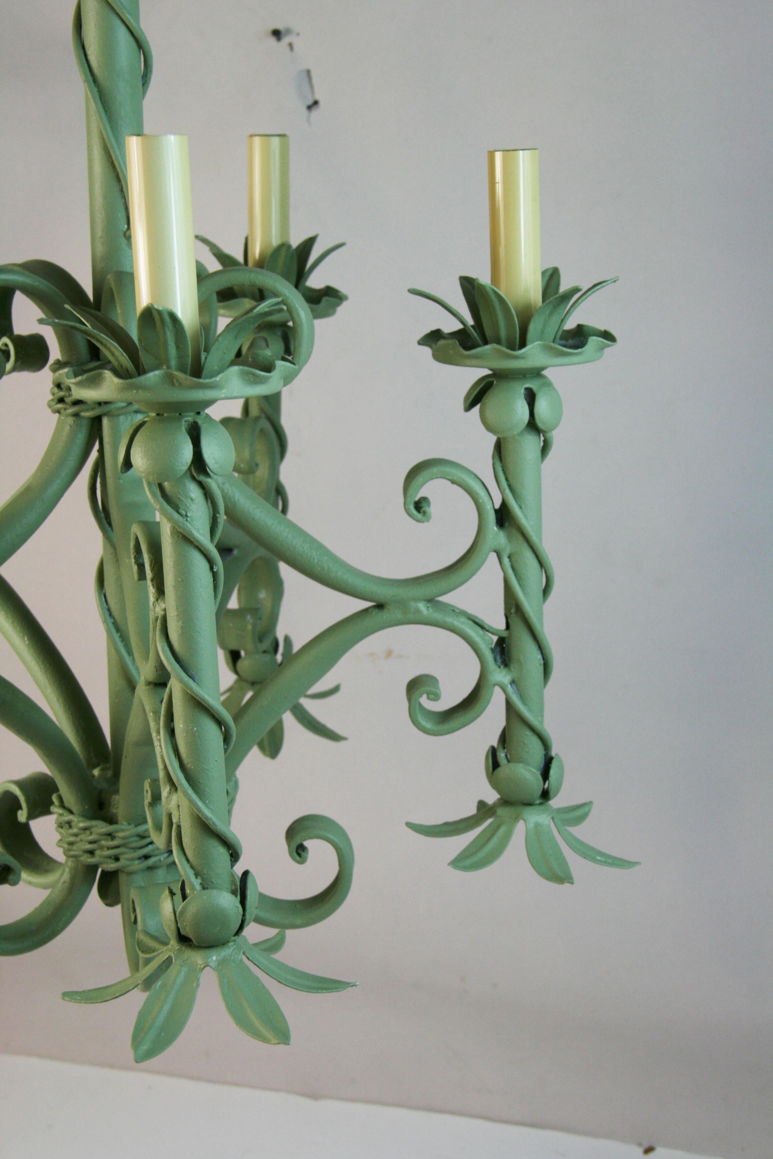 Lustre français à 5 feuillages et vignes vert mousse Bon état - En vente à Douglas Manor, NY