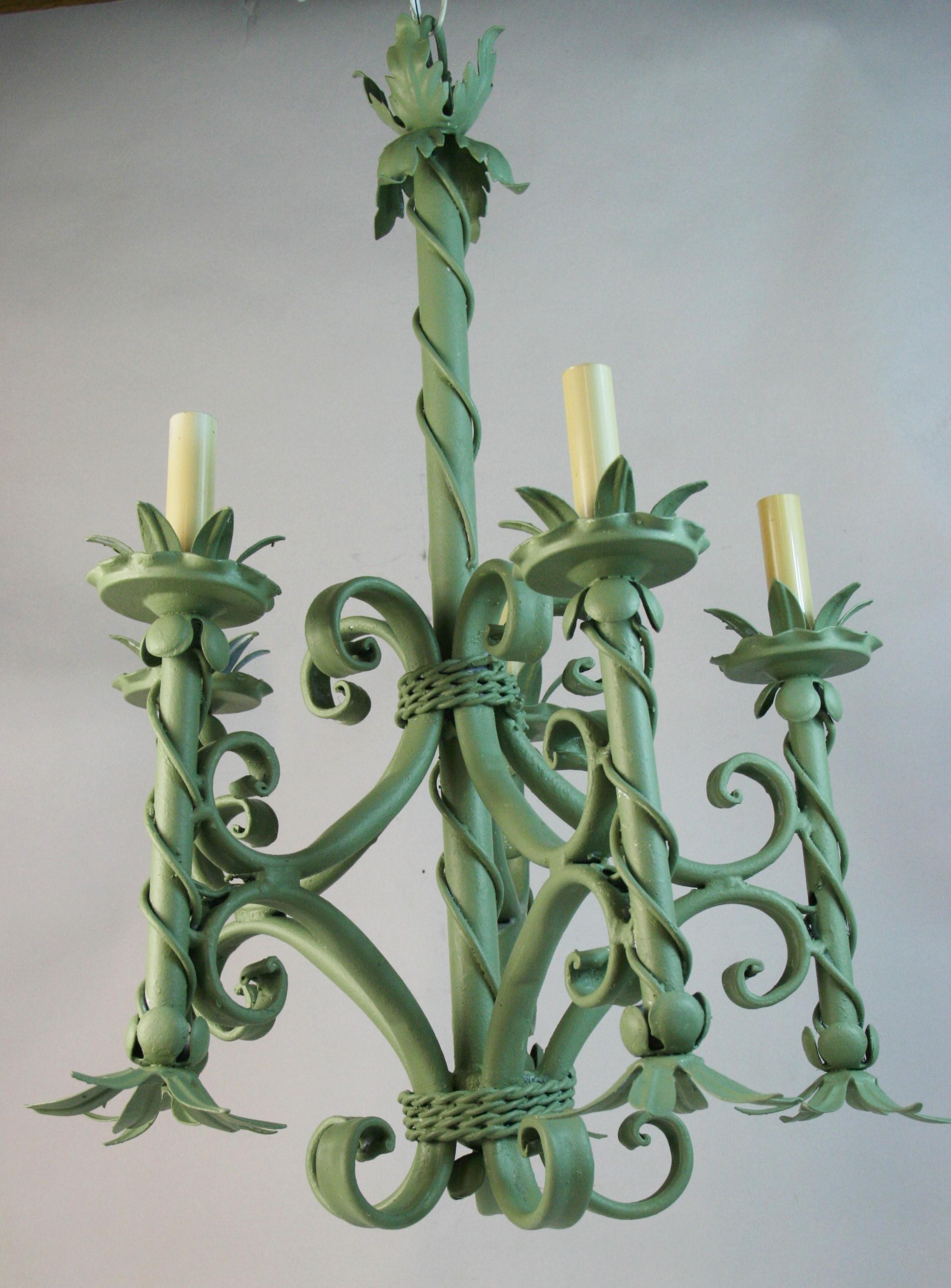 Lustre français à 5 feuillages et vignes vert mousse en vente 3