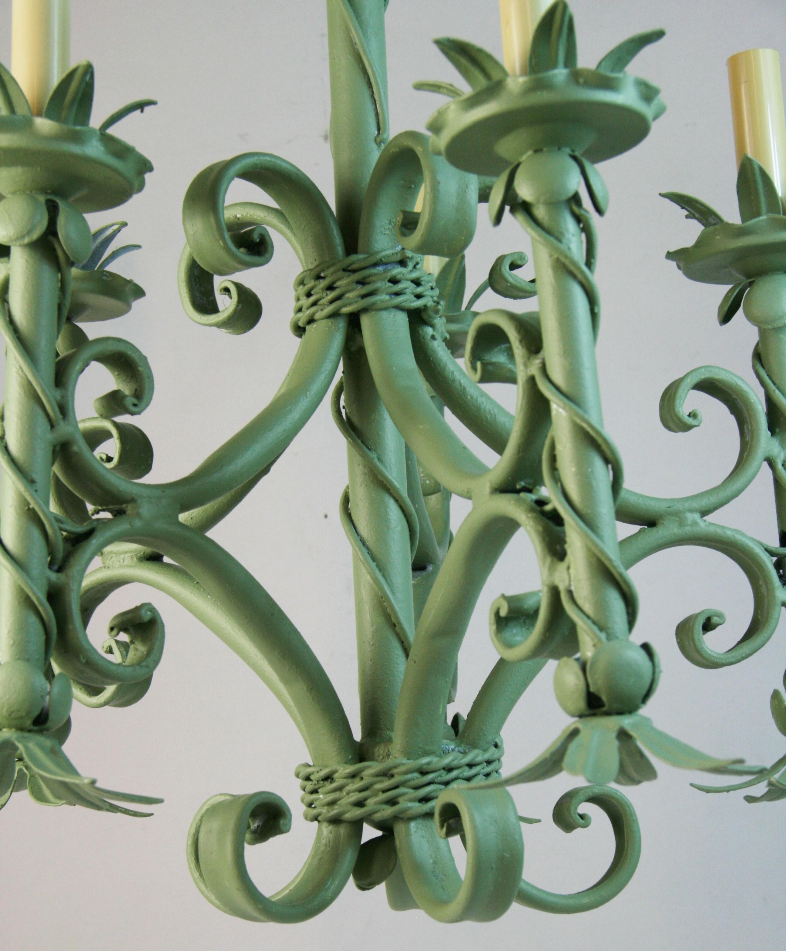 Lustre français à 5 feuillages et vignes vert mousse en vente 4