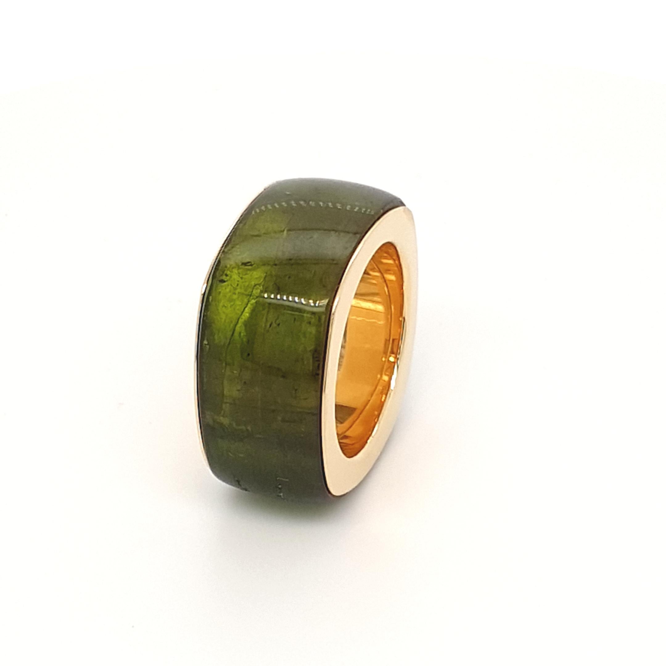 Arts and Crafts Moss Green Tourmaline Band Ring with 18 Carat Yellow Gold, Cushion, ONE PIECE For Sale