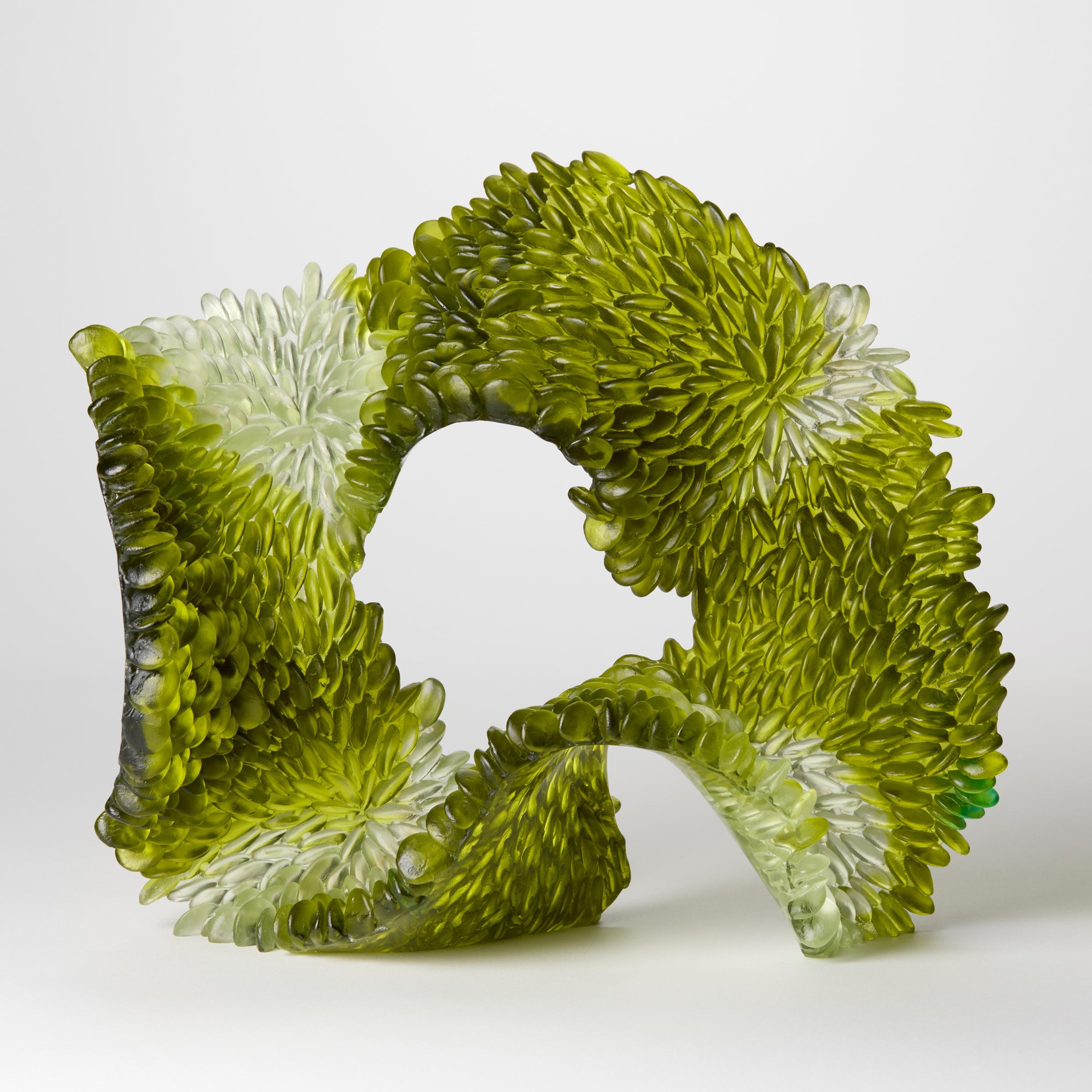 'Moss Greene II' è una scultura in vetro unica dell'artista britannica Nina Casson McGarva.

Casson McGarva getta il vetro in uno stampo piatto dove introduce tutte le texture superficiali, tutte uniche e distinte. Il vetro viene poi sottoposto a