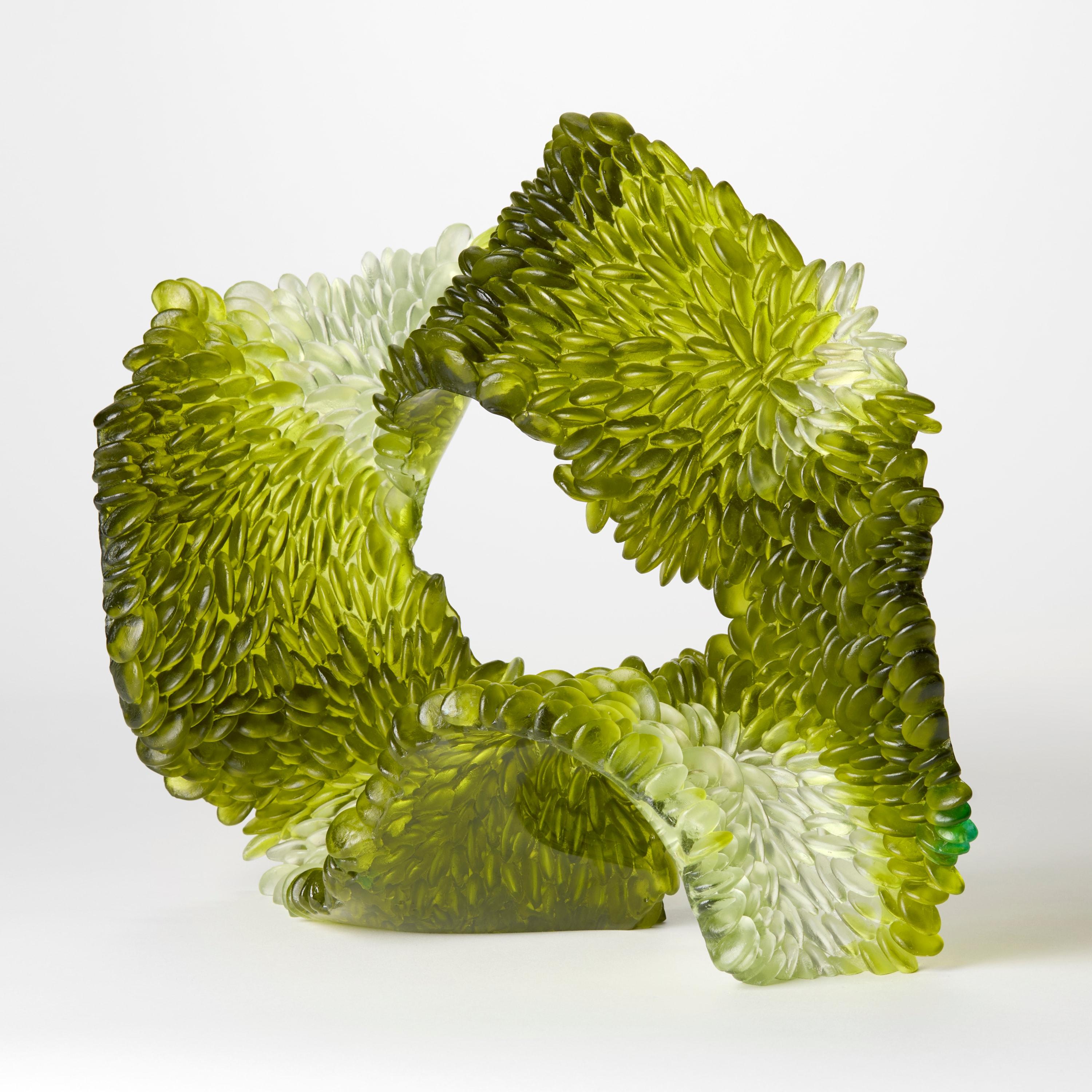 Organico moderno Moss Greens III, scultura in vetro verde e trasparente di Nina Casson McGarva in vendita