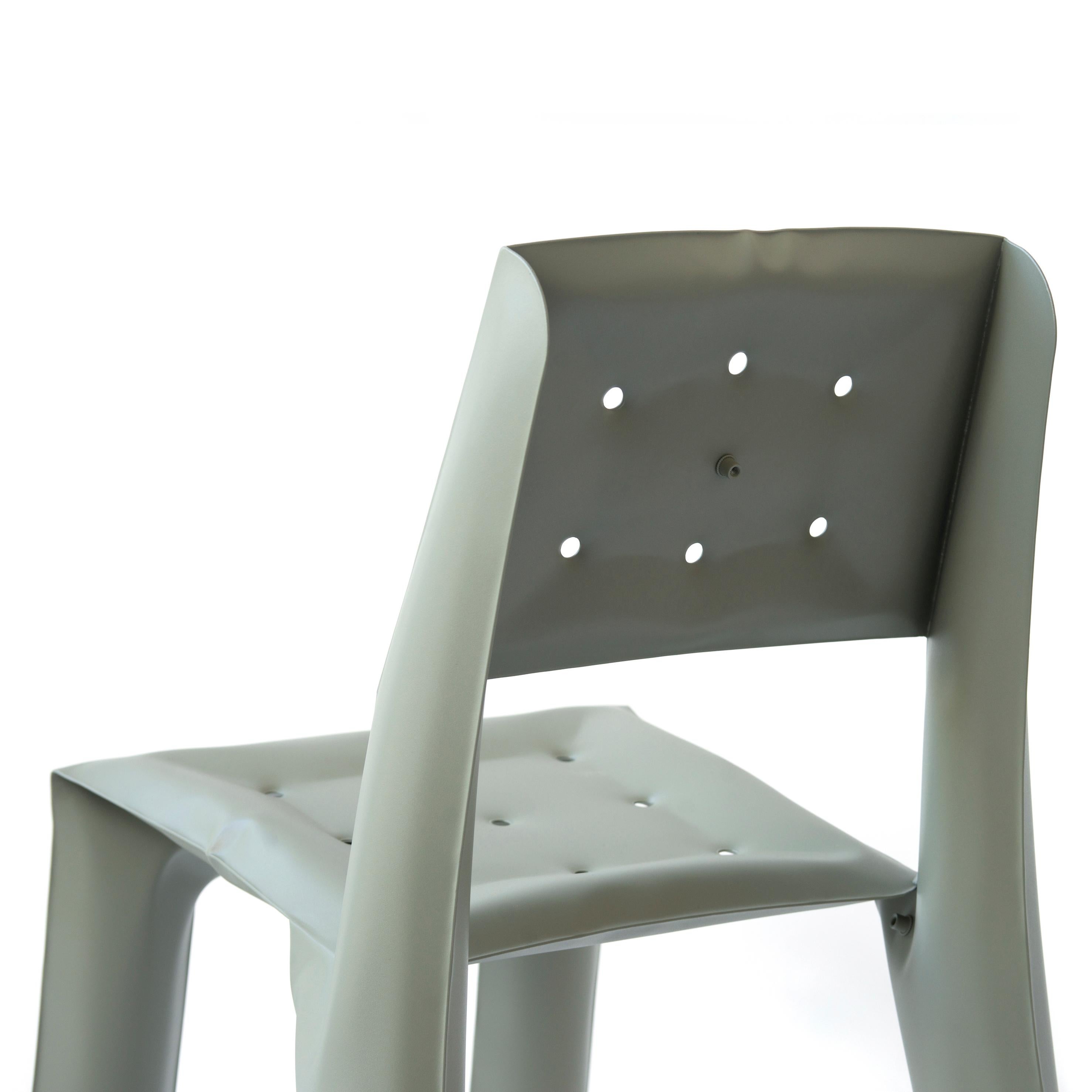 Silla escultural Chippensteel 0,5 de acero al carbono gris musgo by Zieta en venta 1