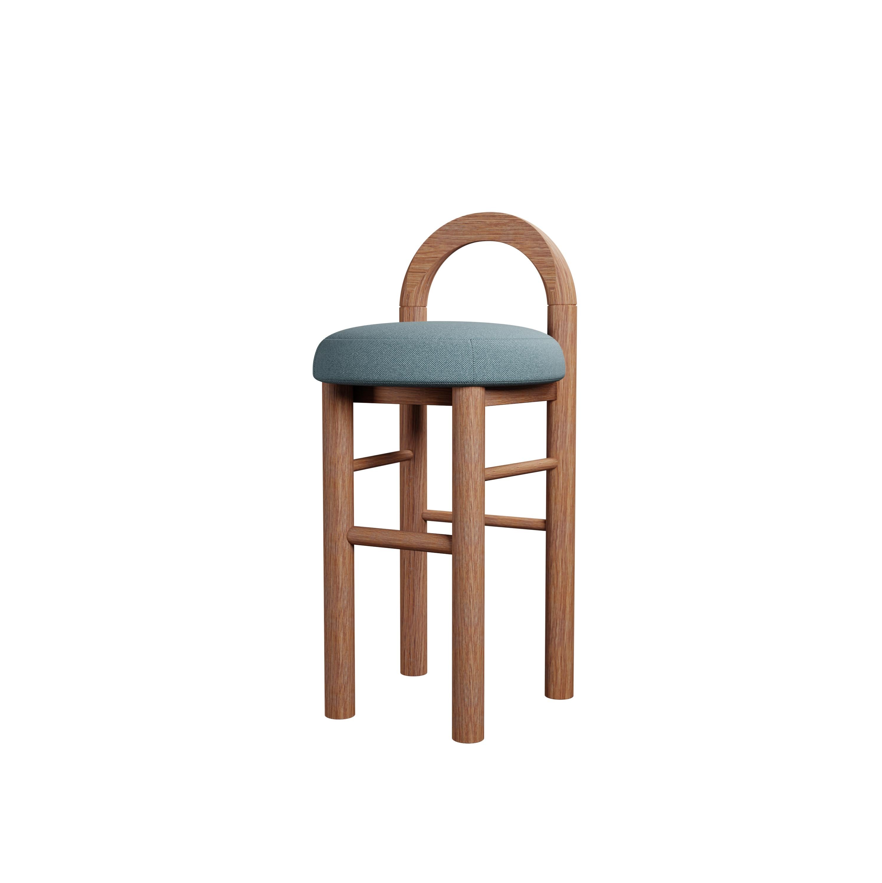 Ti presentiamo la nostra linea Moss con un design senza tempo e una robusta struttura in legno. Realizzate in legno di alta qualità, queste sedie sono costruite per durare nel tempo e offrono comfort e stile. Disponibili in diverse finiture e