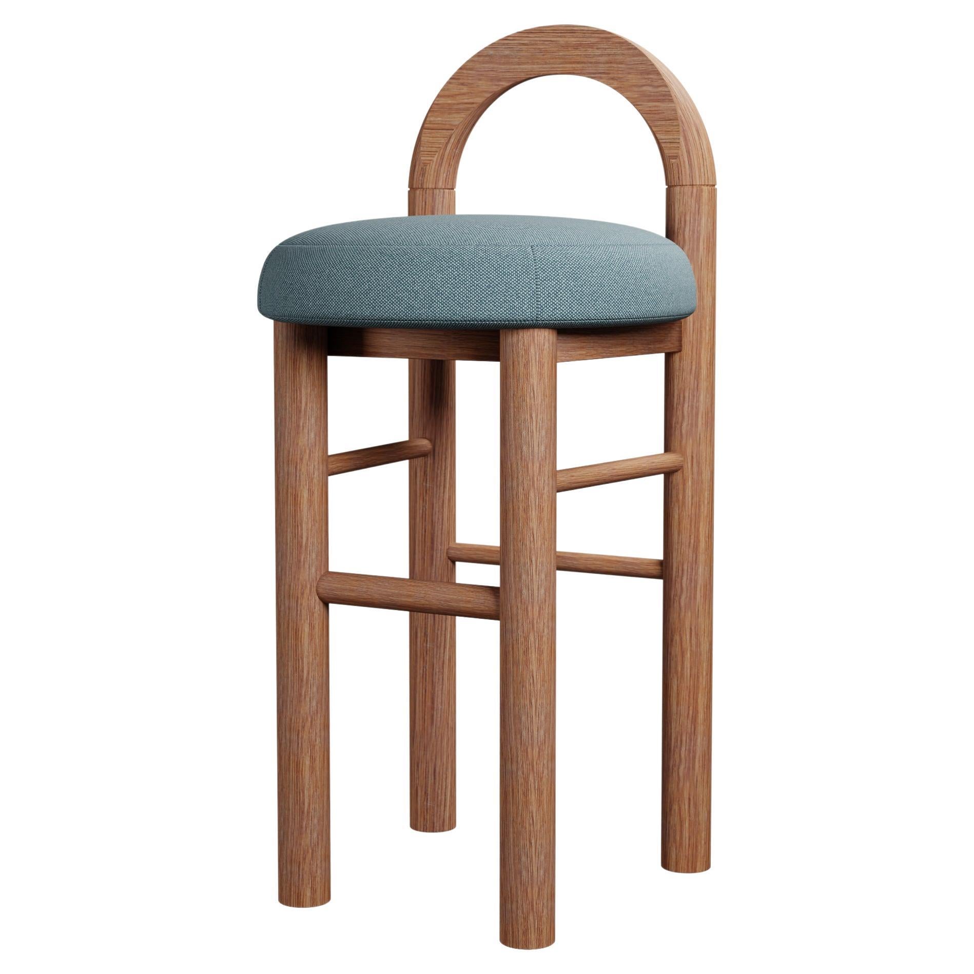 Taburete de cocina U de musgo en tejido liso azul hecho a mano por Murmurio