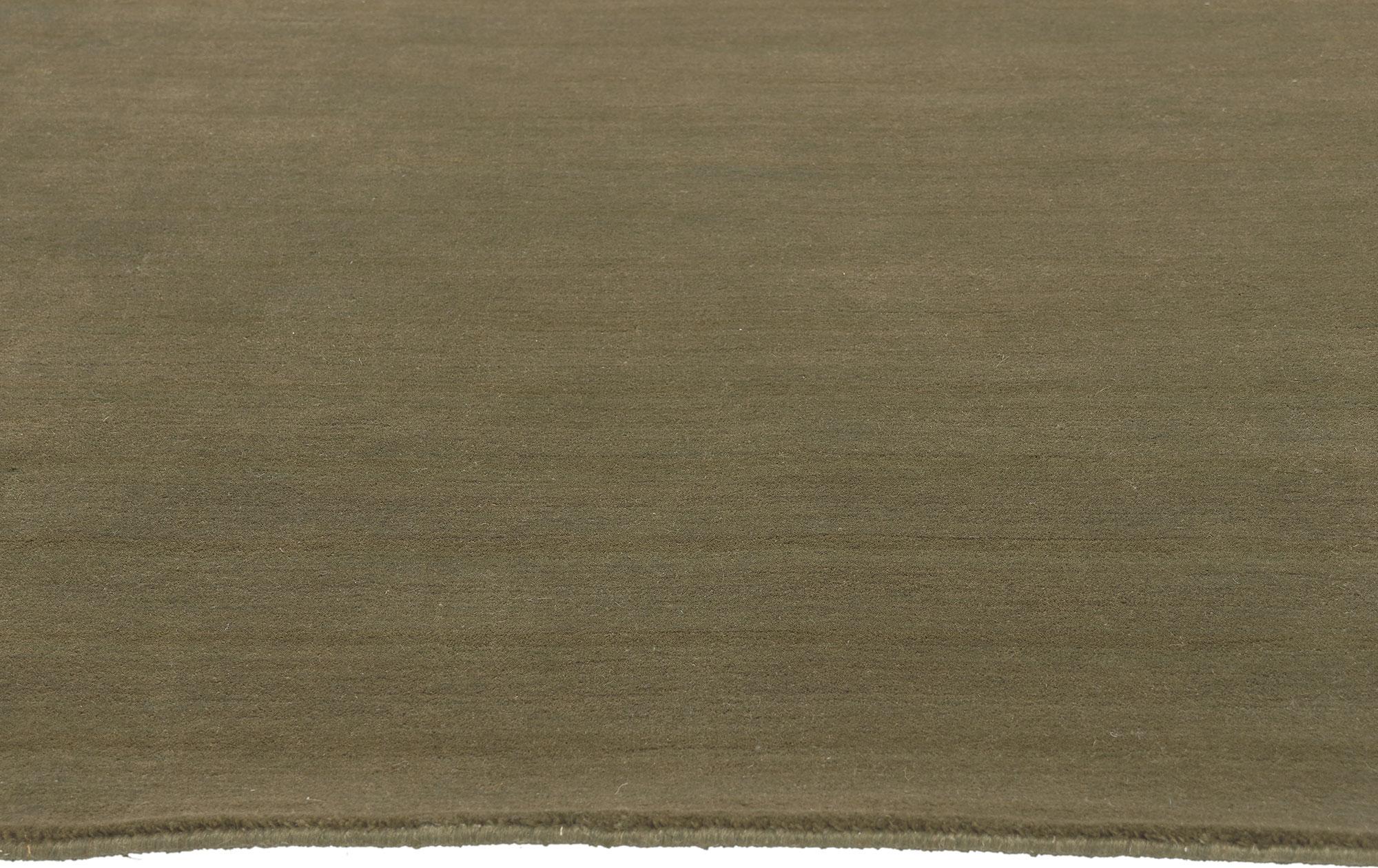 Moderner Teppich in Moos-Olivgrün, biophiler Designstil trifft auf erdige Eleganz (Indisch) im Angebot