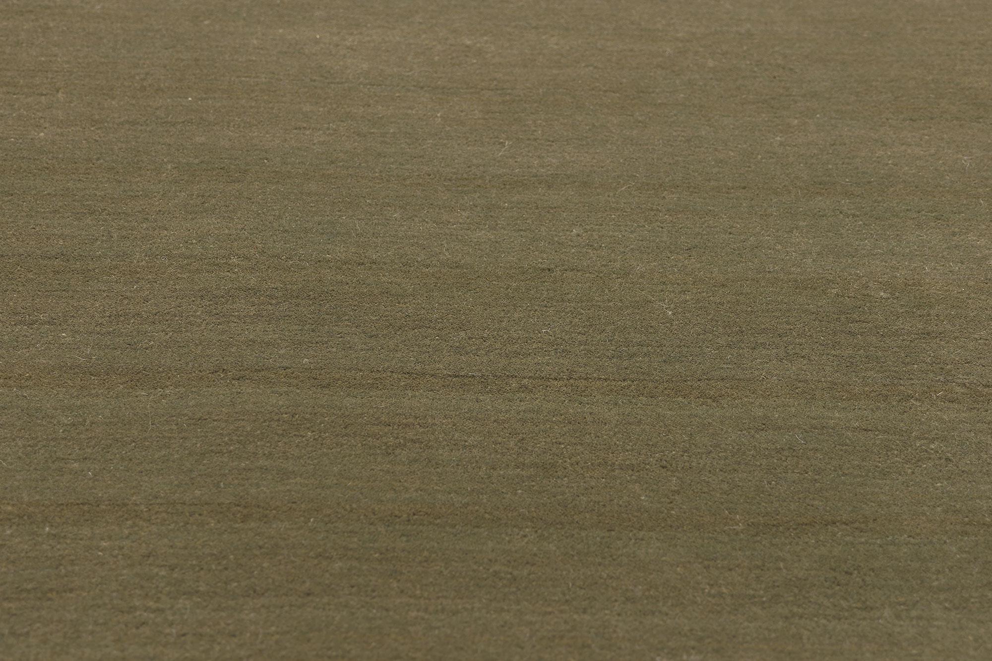 Moderner Teppich in Moos-Olivgrün, biophiler Designstil trifft auf erdige Eleganz (Handgefertigt) im Angebot