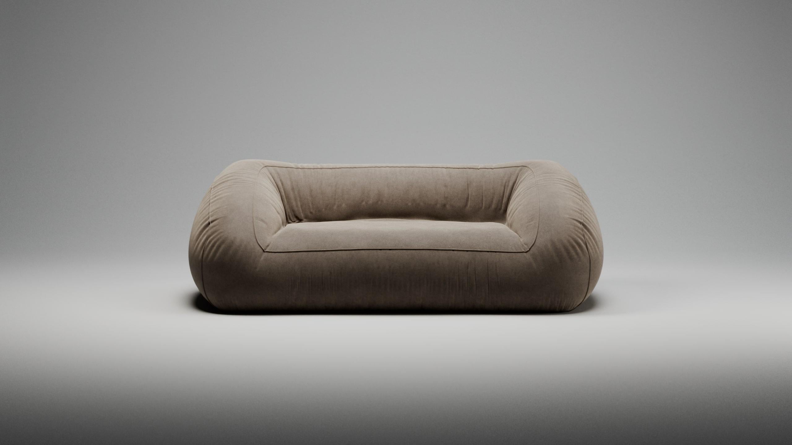 The Moss sofa draws inspiration from the softness and organic shapes of moss, offering a relaxed, natural aesthetic. This sofa collection boasts a unique, plush design with soft, padded cushions that promise a relaxed comfort. Its versatile shape