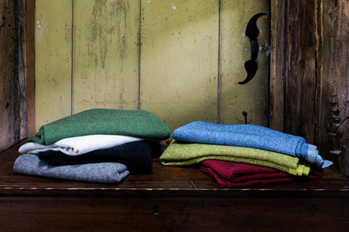 Moss Throw Blanket in Sun In New Condition For Sale In New York, NY
