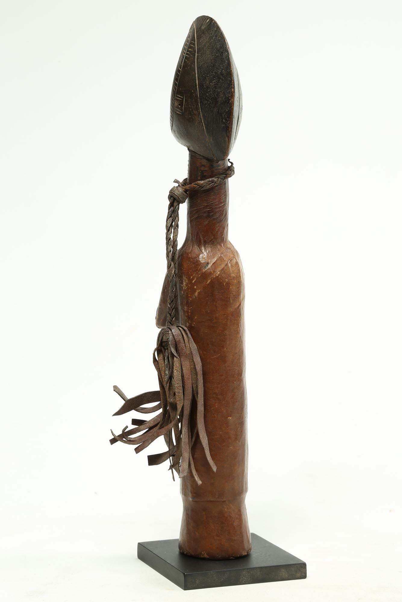 Mossi Doll Burkina Faso, Early 20th Century, Africa Great Stylized Face Leather In Good Condition For Sale In Santa Fe, NM