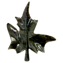 feuille sculptée et polie à partir de lobrandite verte de la forêt de Mossy 