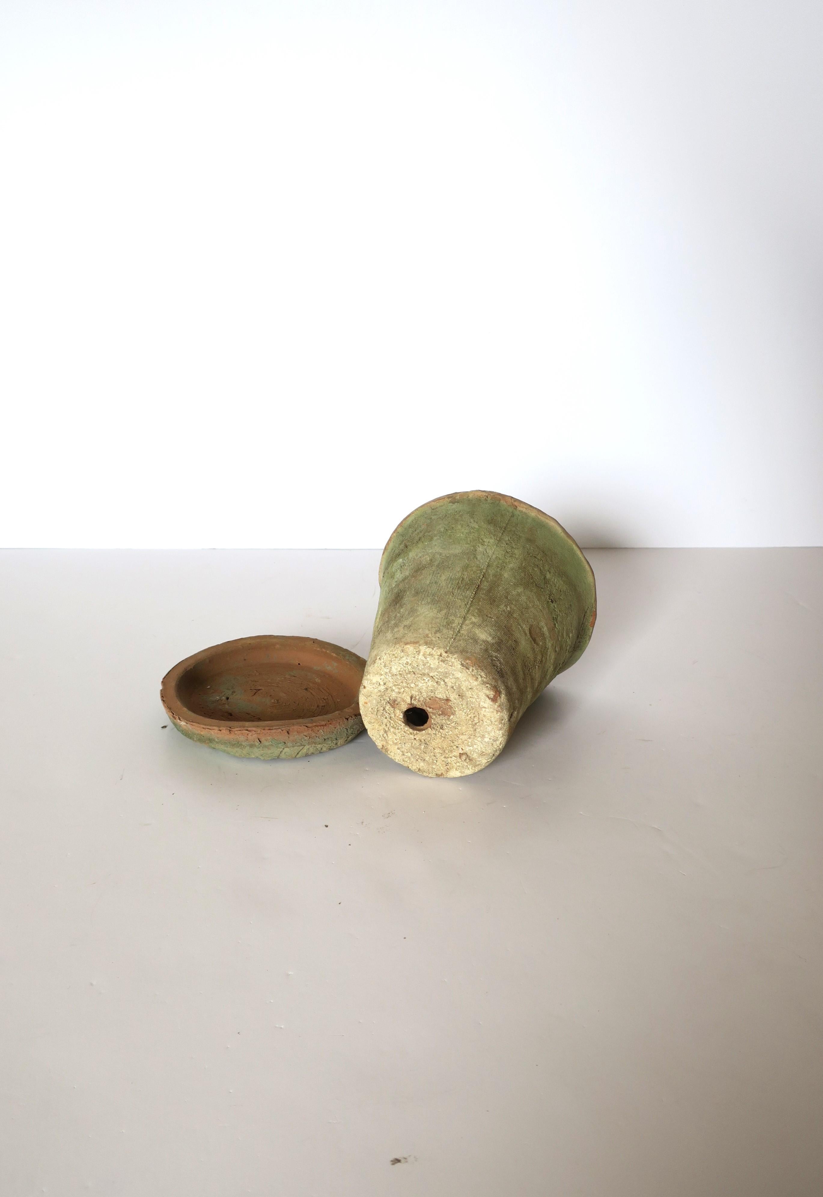 Mossy Green Terracotta Flower Plant Pots Planters, Set of 3 In Good Condition In New York, NY