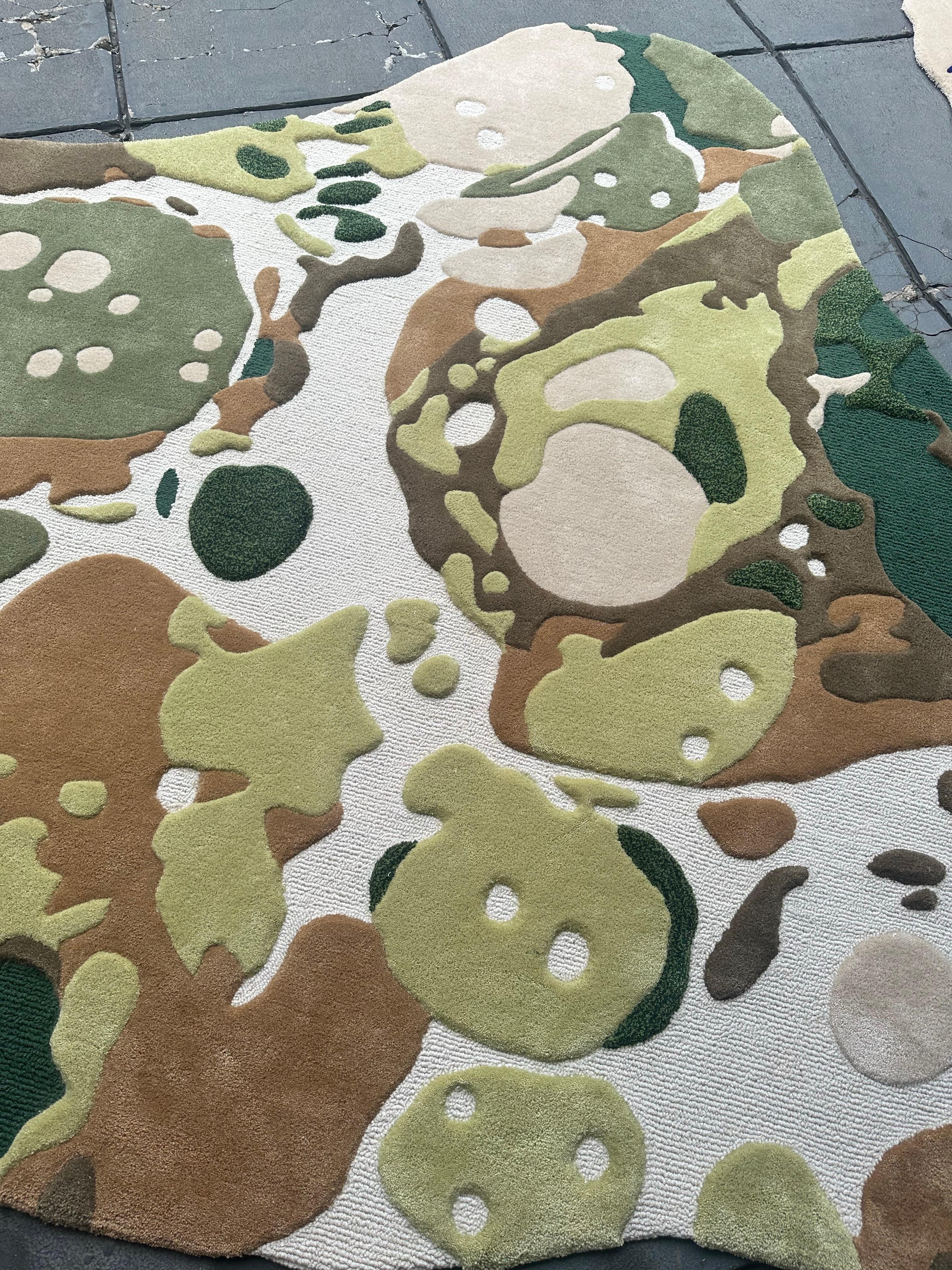 Mossy Terrain-Teppich in Grün und Beige von RAG home (Indonesisch) im Angebot