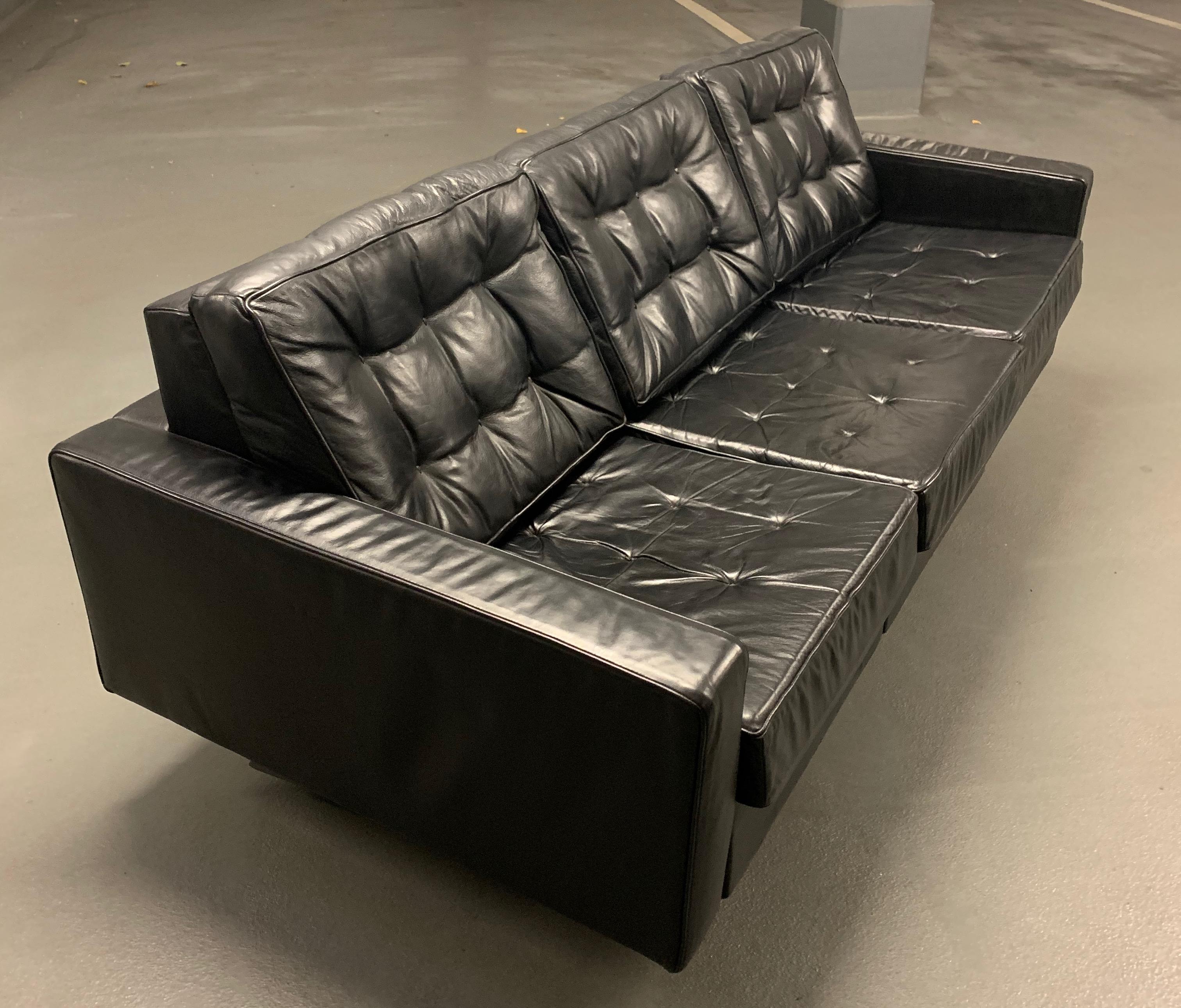 Best quality leather and three adjustable seats make this sofa to the most exquisite sofa De Sede ever produced. Down filled back cushions and a great mechanic to find your most relaxable position. In my opinion this sofa must have been the most