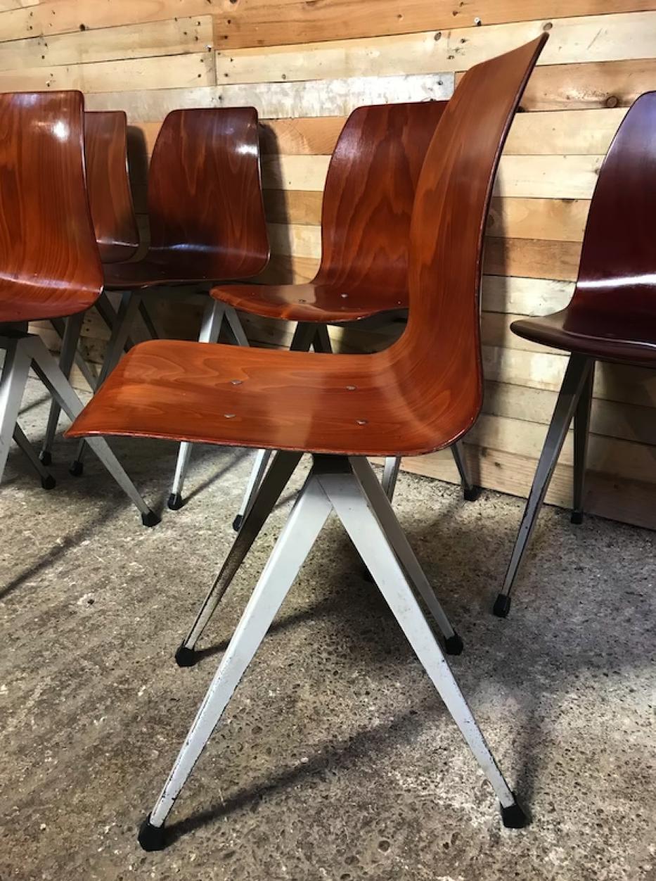 Most Sought After Paghold Industrial Retro Metal Bendwood Chair Set of 6 Chairs en vente 1