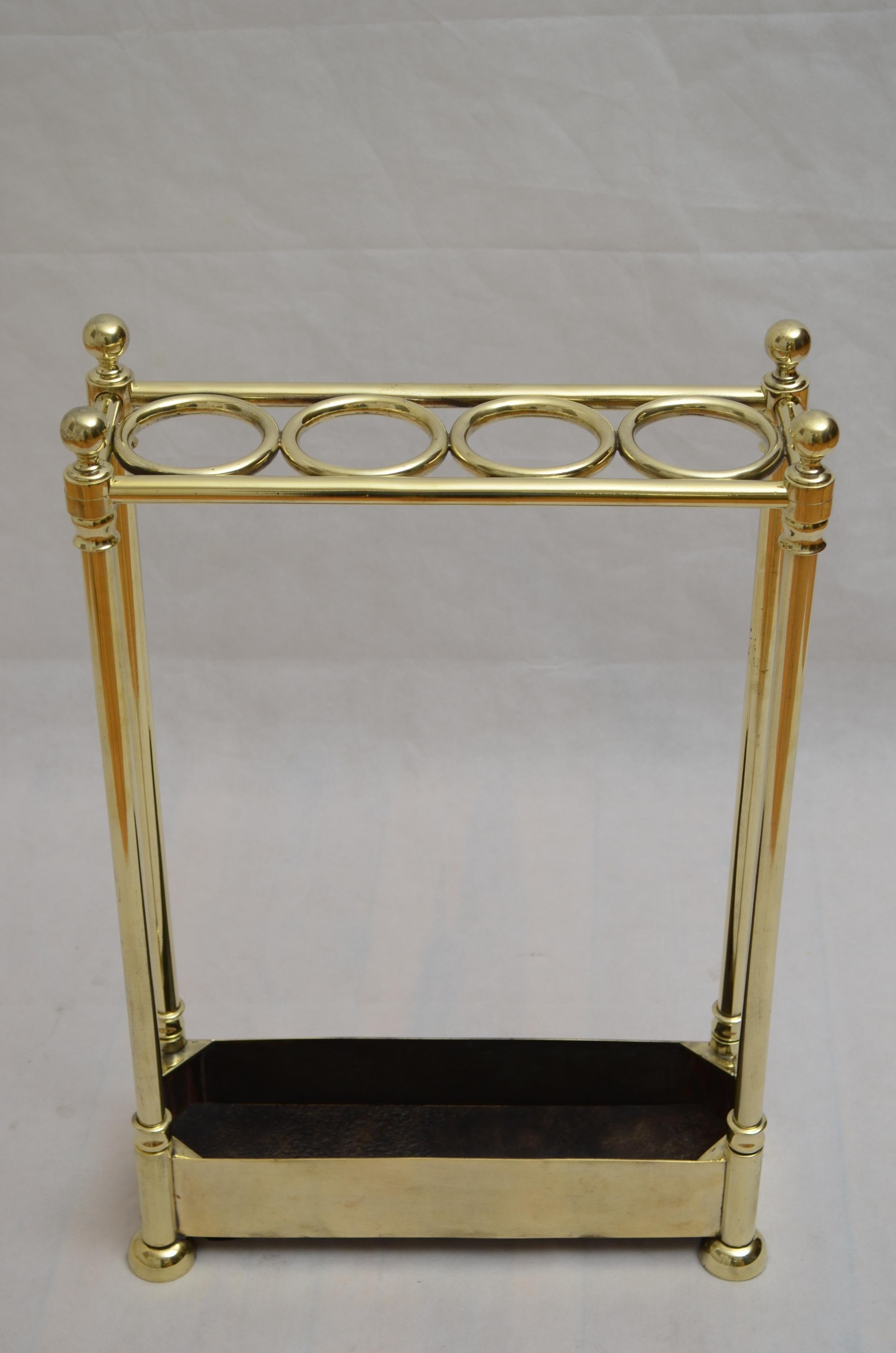 Most Unusual and Very Stylish Antique Brass Umbrella Stand Bon état - En vente à High Peak, GB