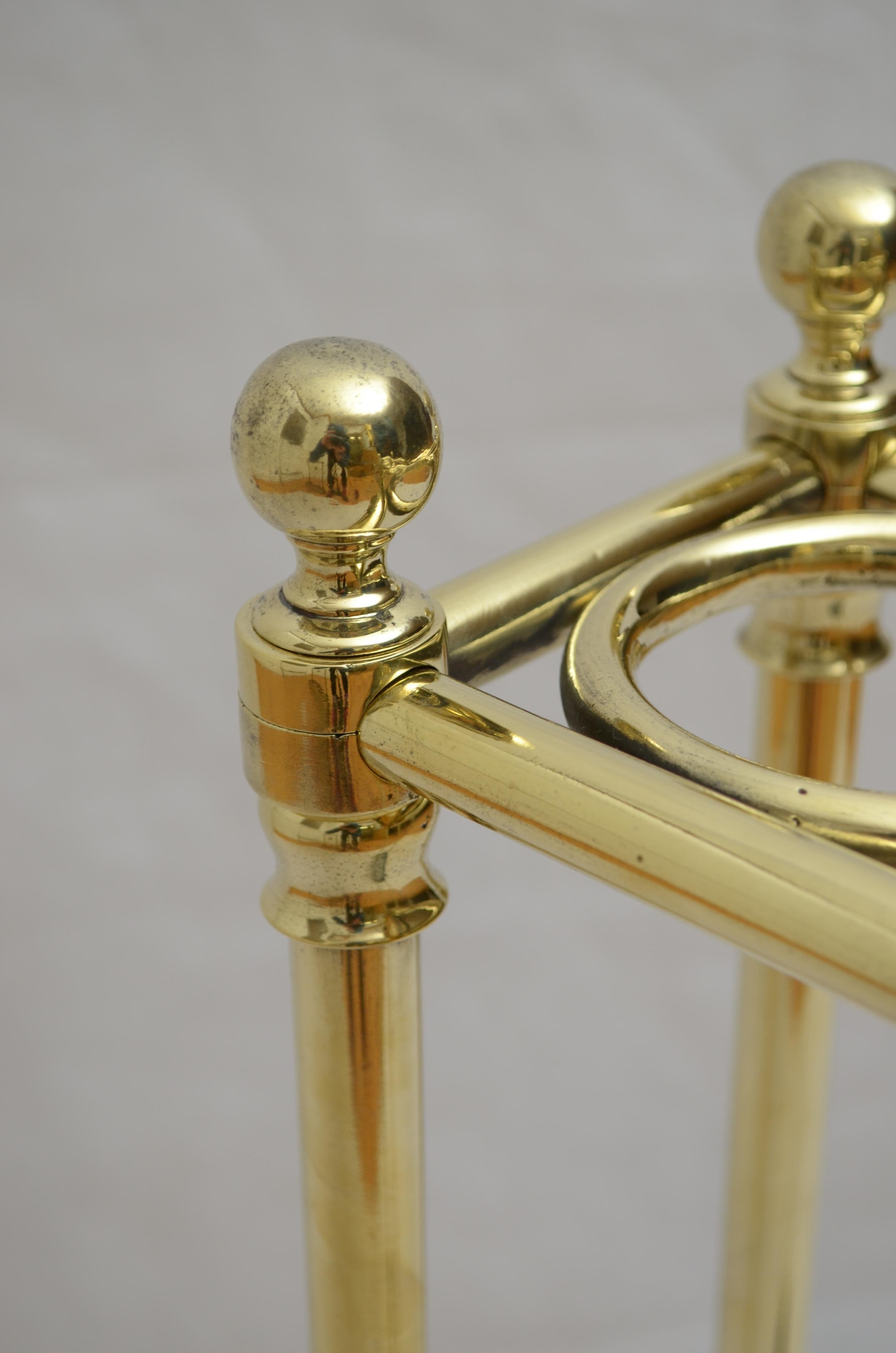 Laiton Most Unusual and Very Stylish Antique Brass Umbrella Stand en vente