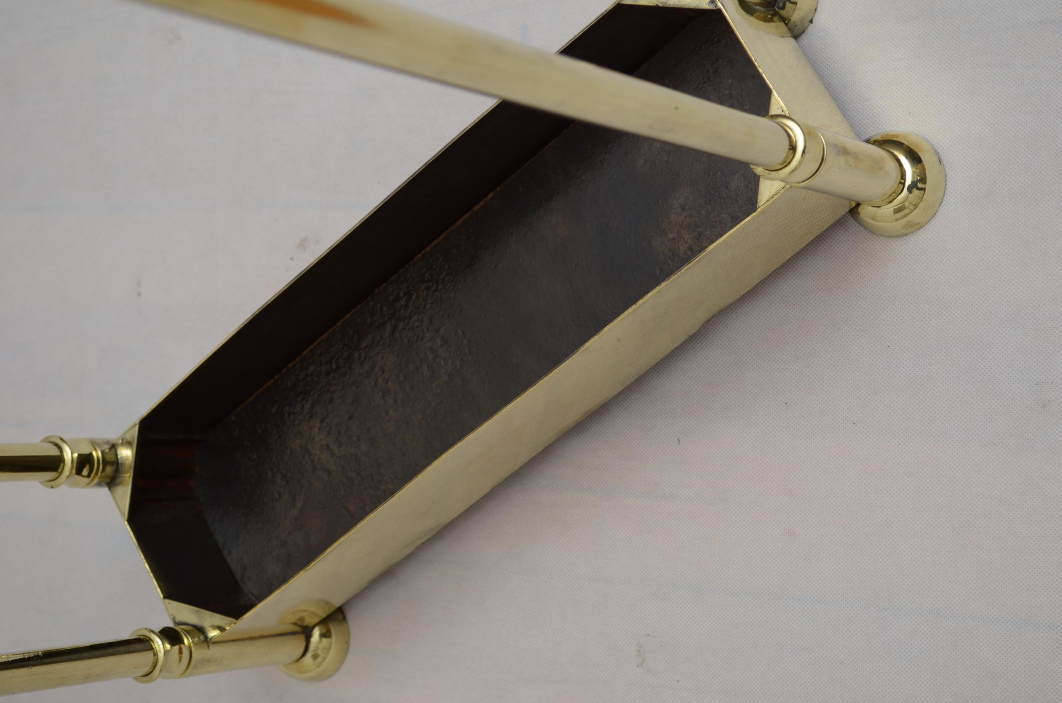 Porte-parapluies en laiton antique très insolite et très élégant en vente 2