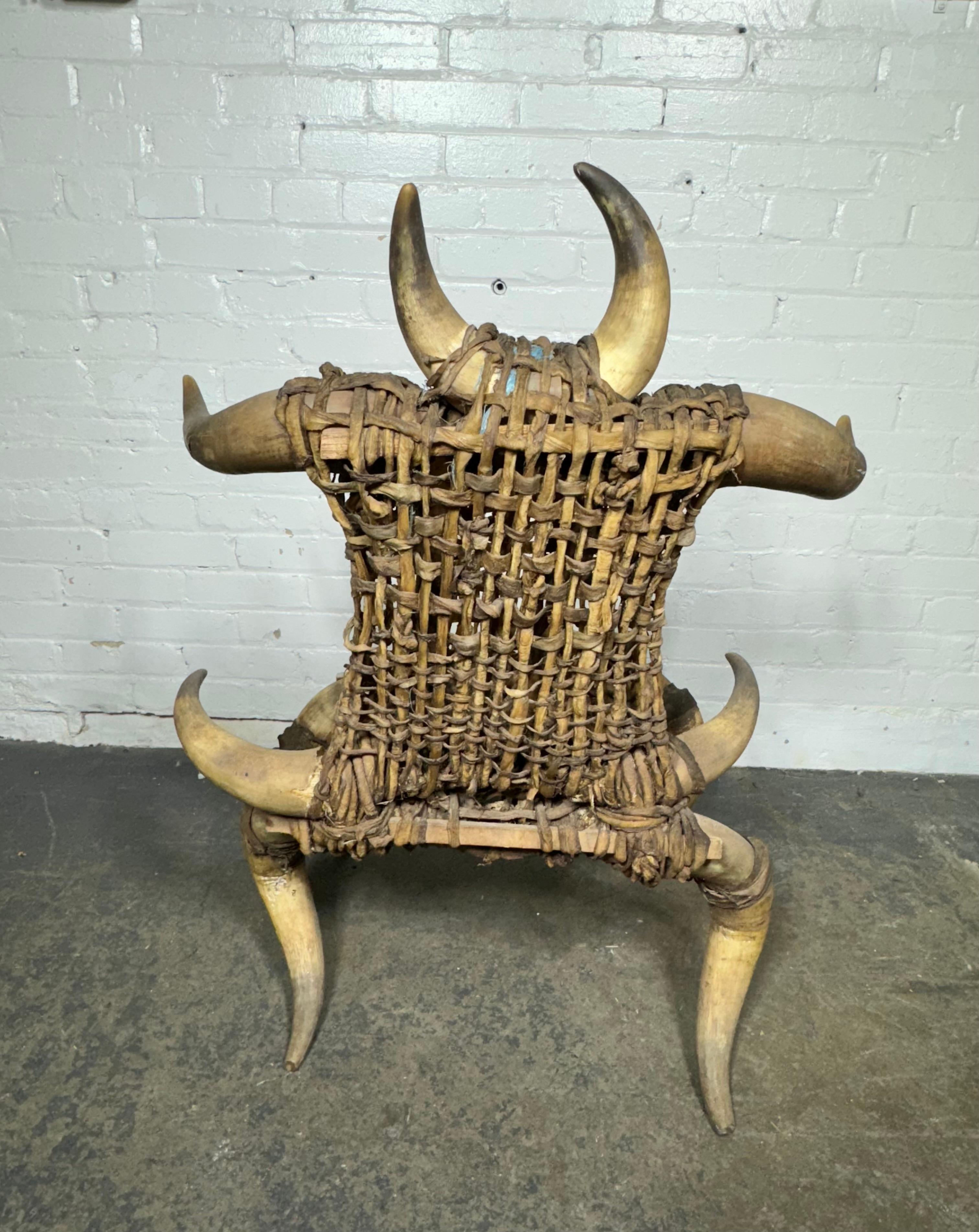 Chaise d'appoint / Art / Sculpture en corne et peau de buffle Antiques très inhabituelles en vente 3
