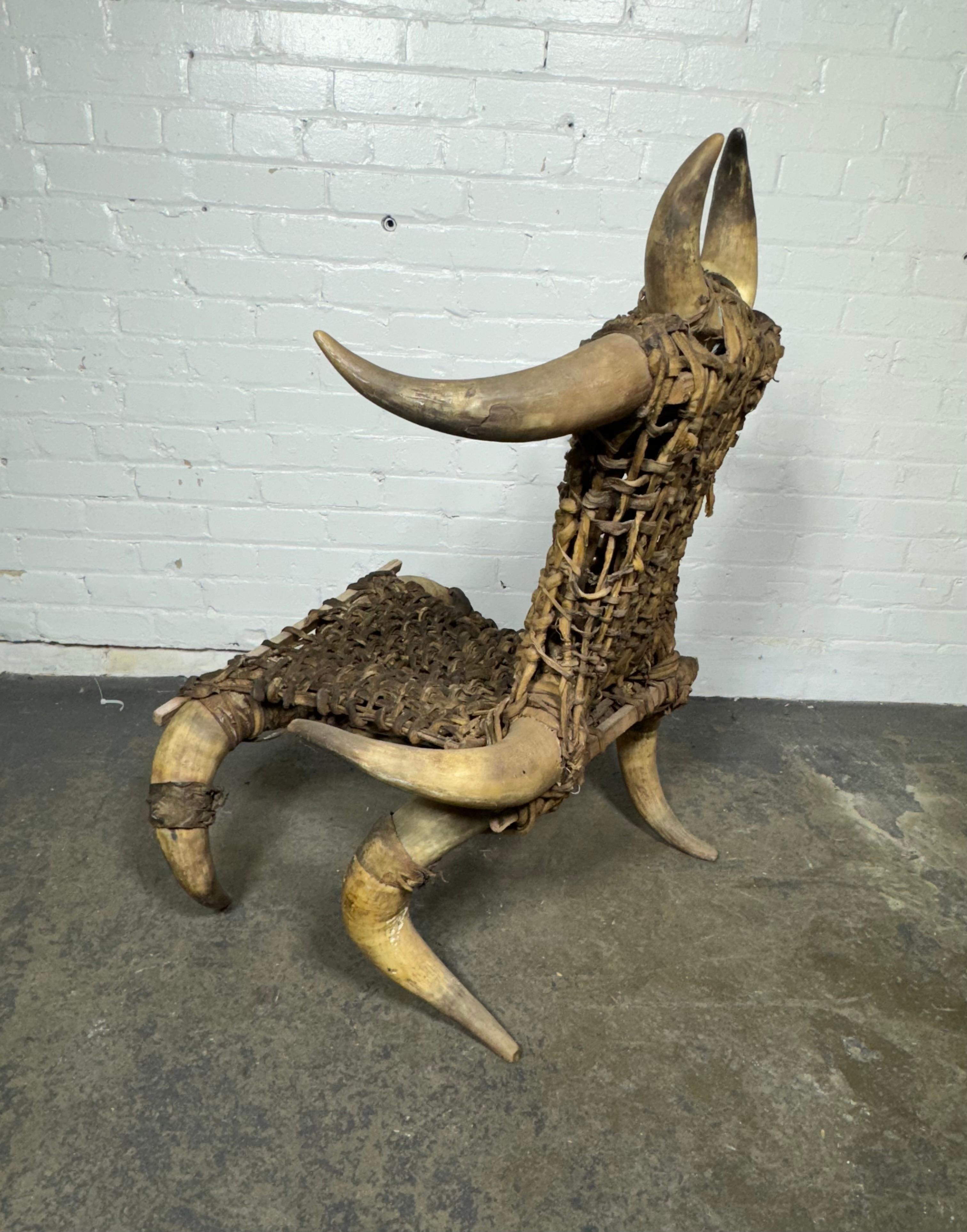 Chaise d'appoint / Art / Sculpture en corne et peau de buffle Antiques très inhabituelles en vente 2