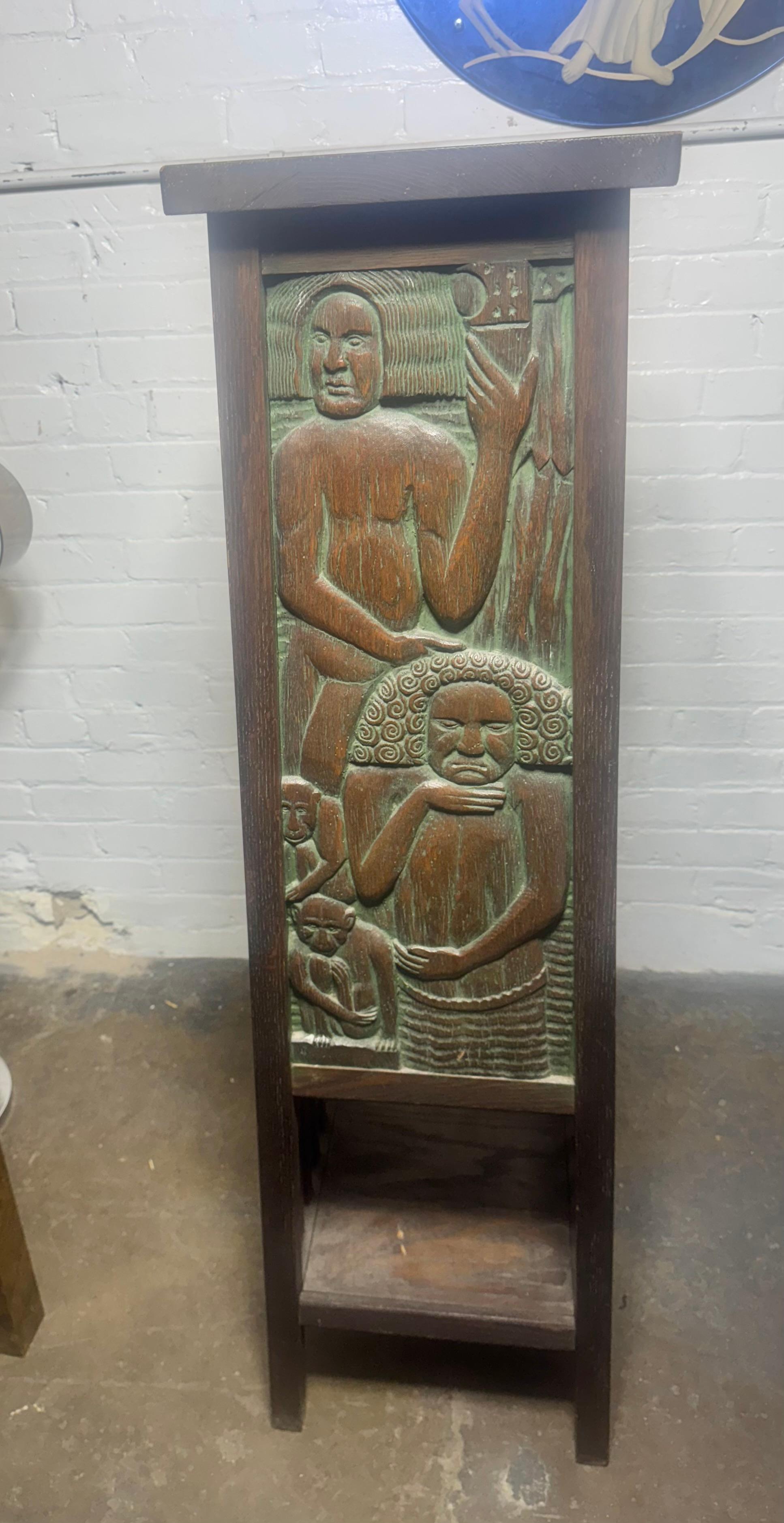 Stand Arts & Crafts très inhabituel avec panneaux sculptés Art Deco hawaïen en vente 8
