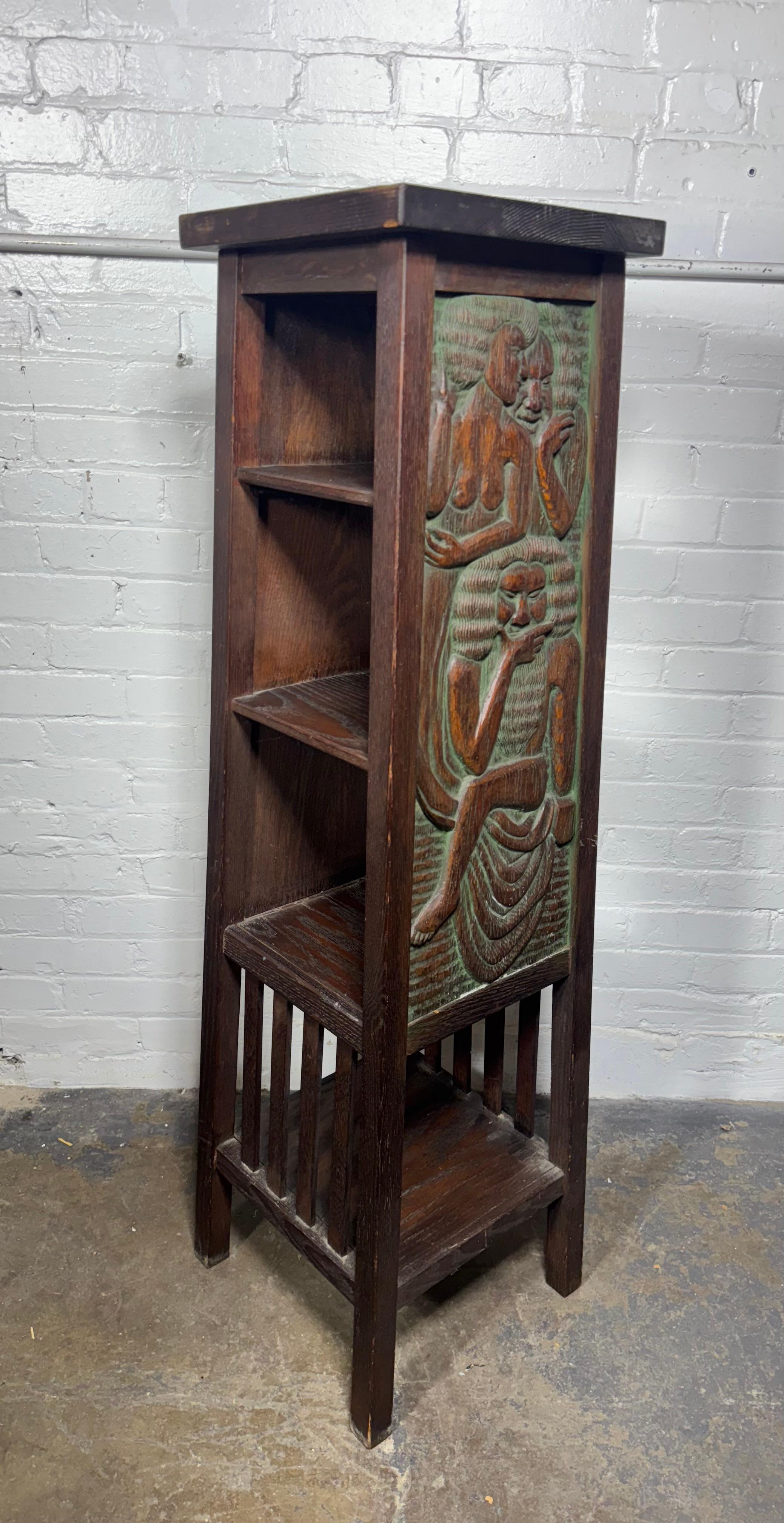 Stand Arts & Crafts très inhabituel avec panneaux sculptés Art Deco hawaïen en vente 1