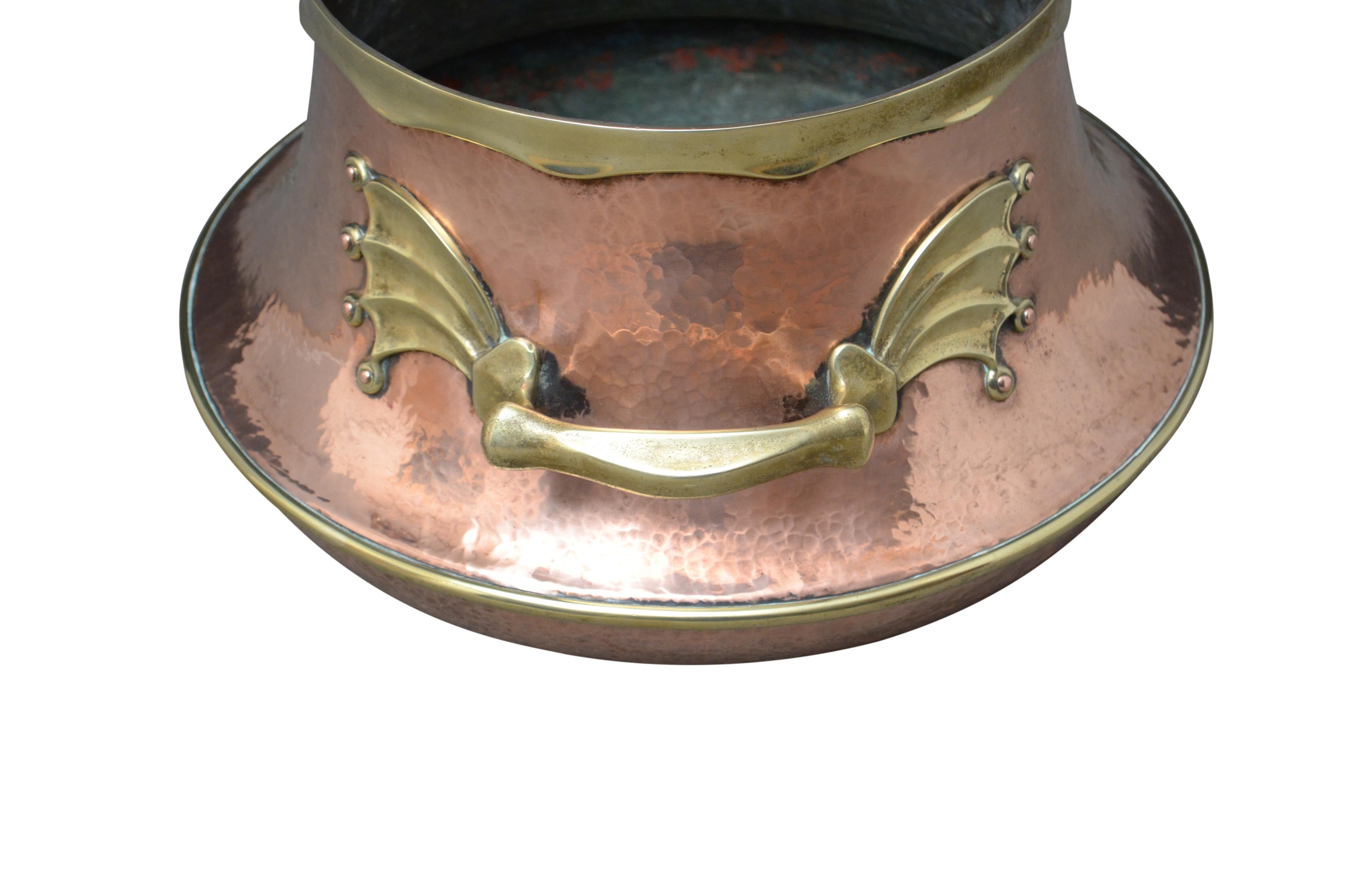 Laiton Vase de jardinière en cuivre et laiton de style victorien très inhabituel en vente