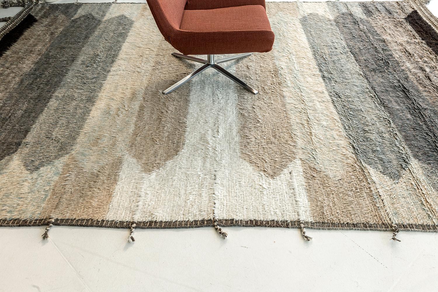 This remarkable masterpiece from our Kust Collection features embossed-elongated hexagon details. Earthy tones are well-coordinated with the design that makes your interior edgier. Perfect for a home with contemporary interiors.


Rug number
