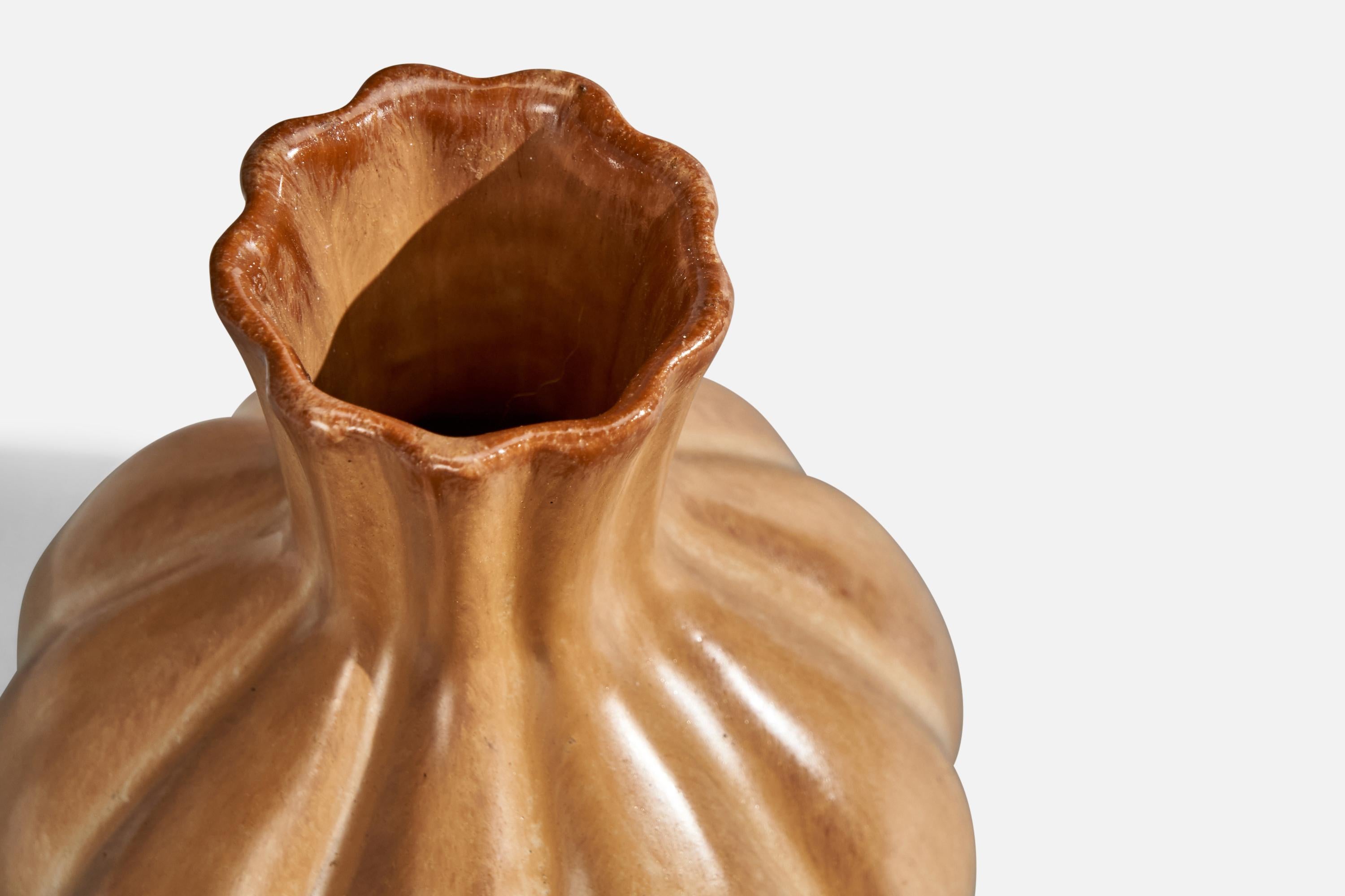 Motala Lervarufabrik, Vaso, Ceramica, Svezia, anni '30 In condizioni buone in vendita a High Point, NC
